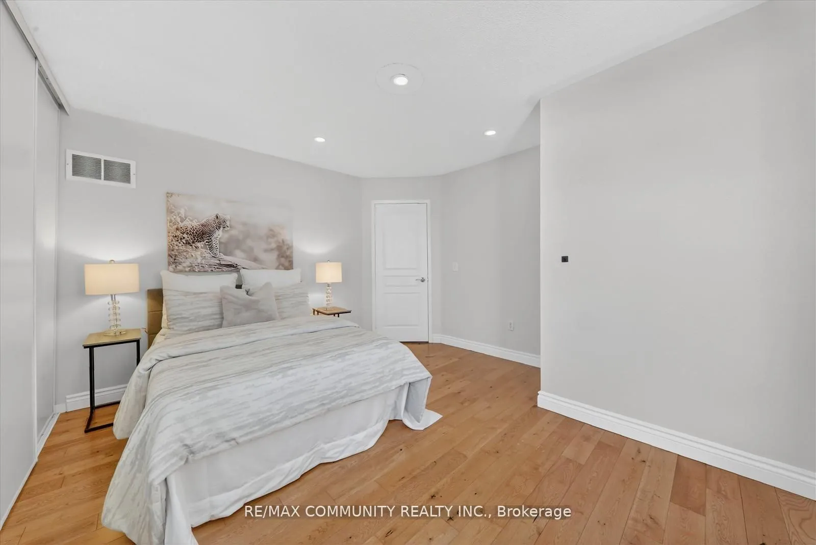 Photo 21 of 27 Merchant Avenue, Whitby, Williamsburg — HOMEH