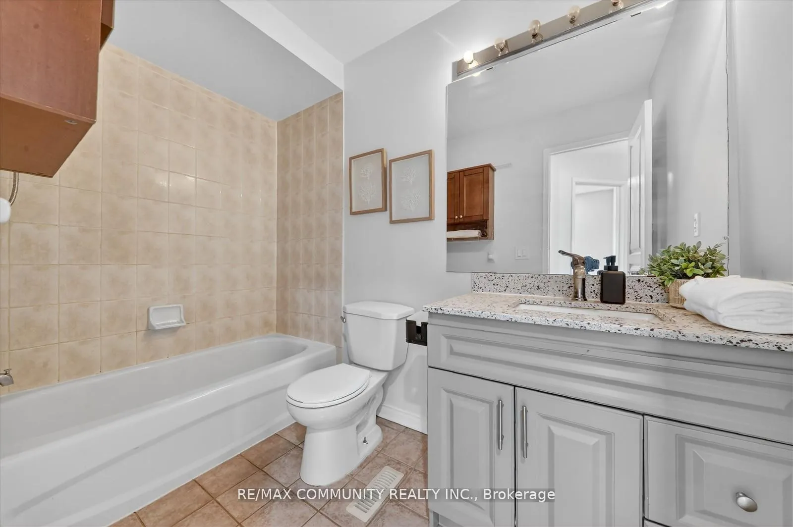 Photo 26 of 27 Merchant Avenue, Whitby, Williamsburg — HOMEH