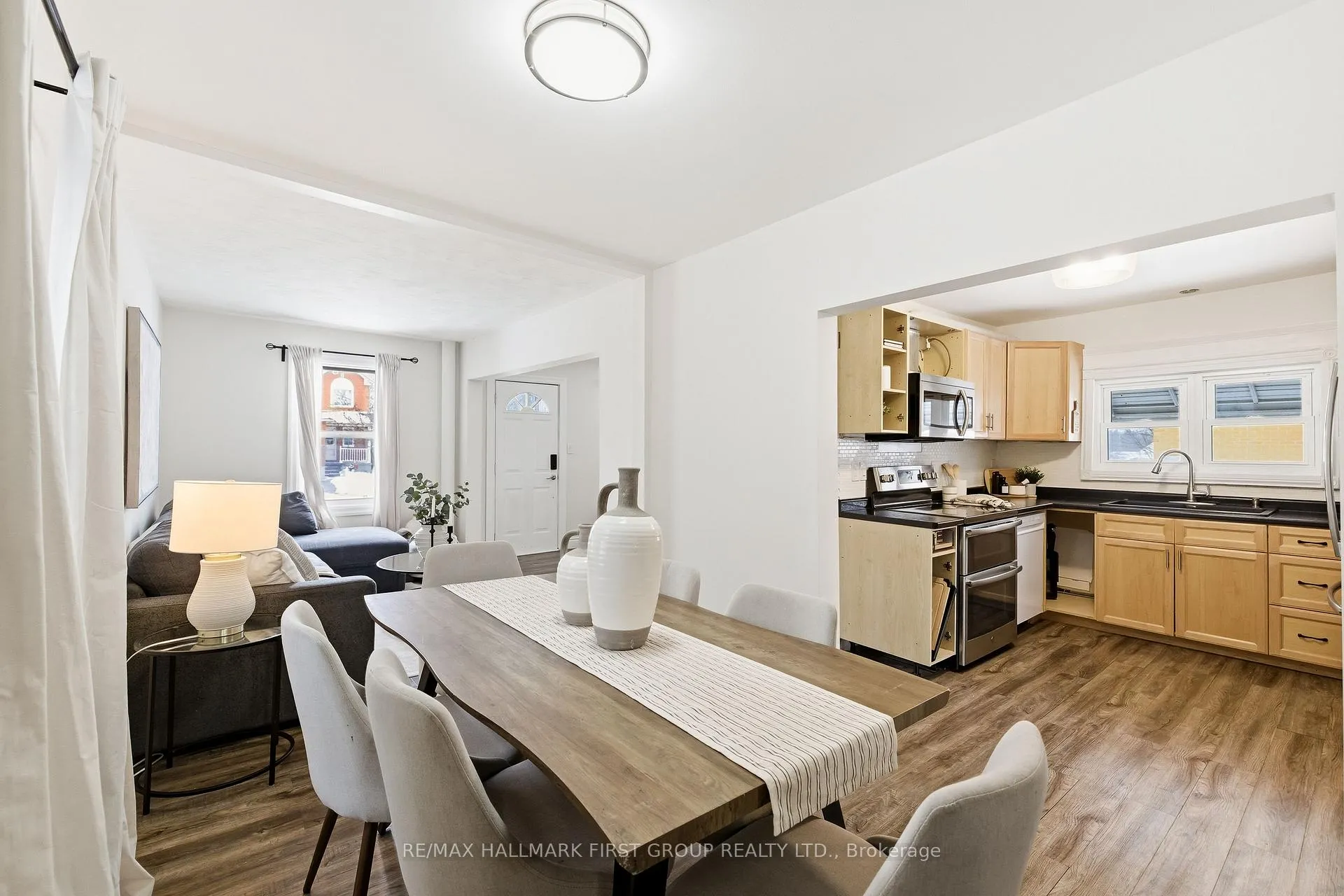 Photo 11 of 325 Elgin Street W, Oshawa, McLaughlin — HOMEH