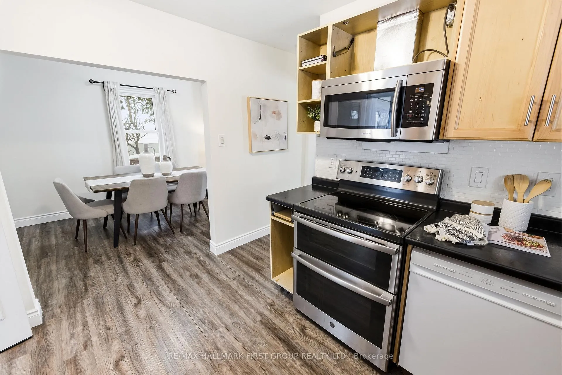 Photo 12 of 325 Elgin Street W, Oshawa, McLaughlin — HOMEH