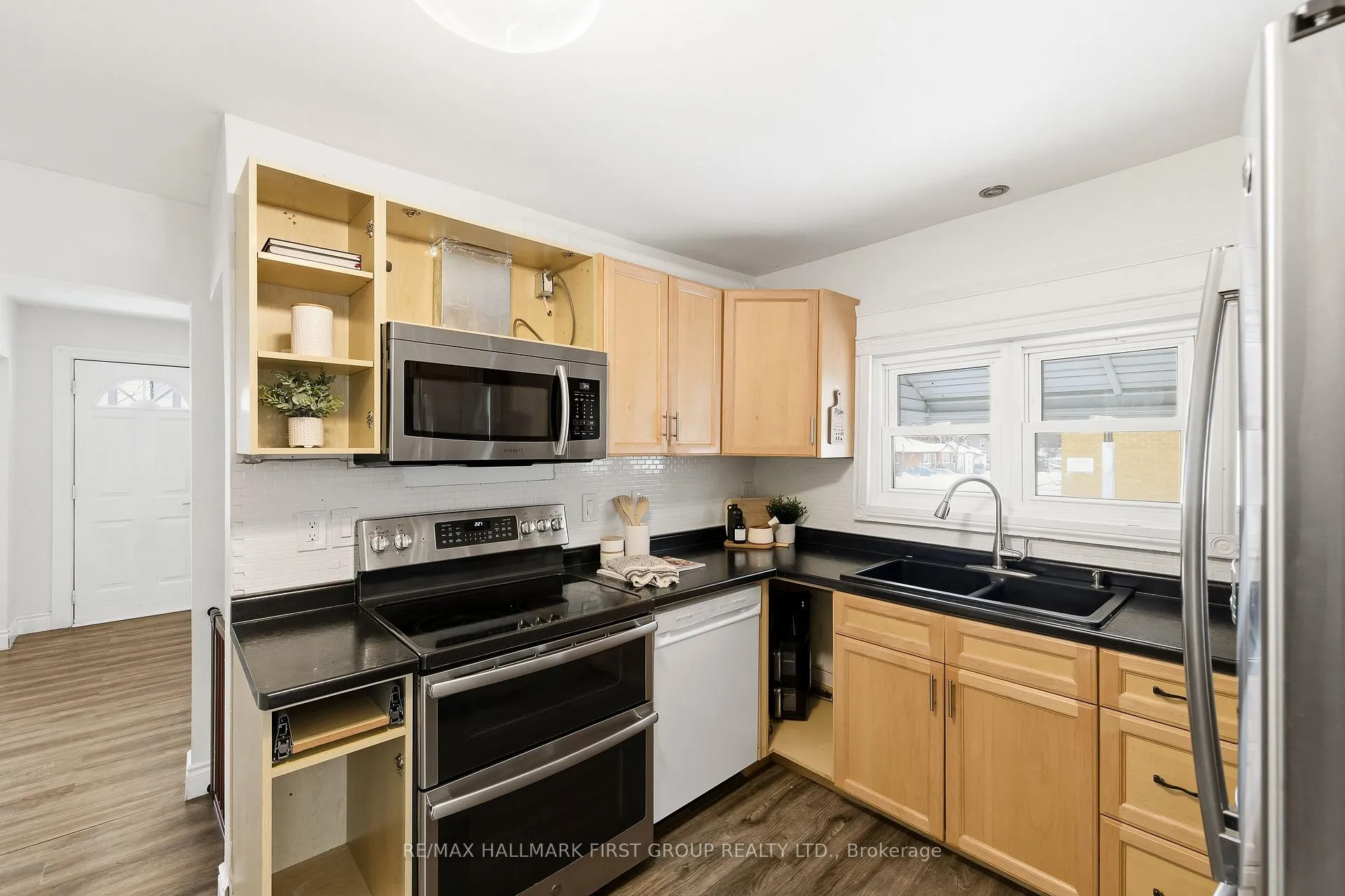 Photo 13 of 325 Elgin Street W, Oshawa, McLaughlin — HOMEH