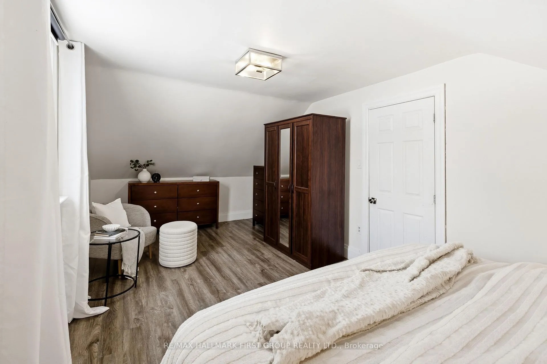 Photo 19 of 325 Elgin Street W, Oshawa, McLaughlin — HOMEH