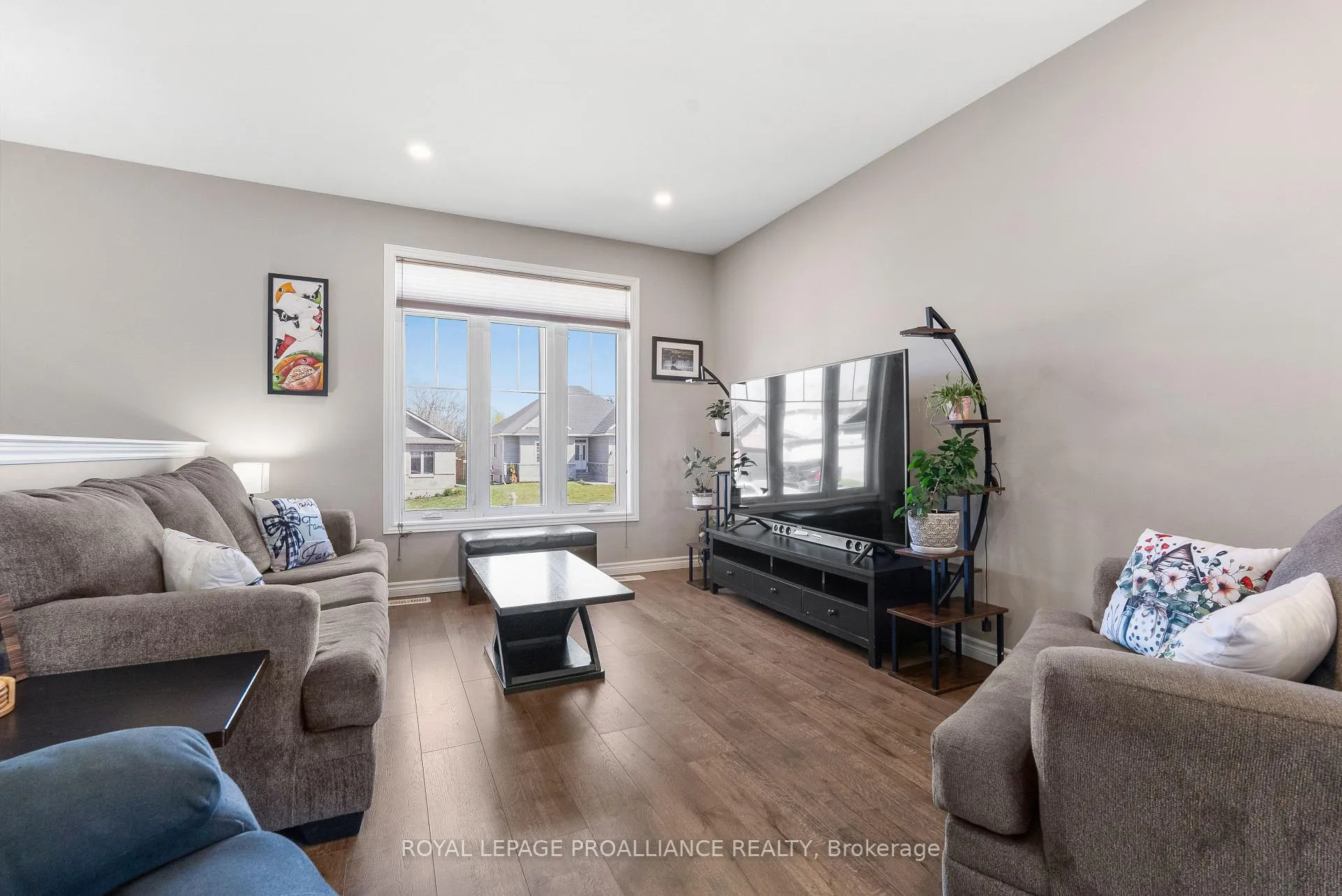 Photo 7 of 33 Redwood Drive, Belleville, Thurlow Ward — HOMEH