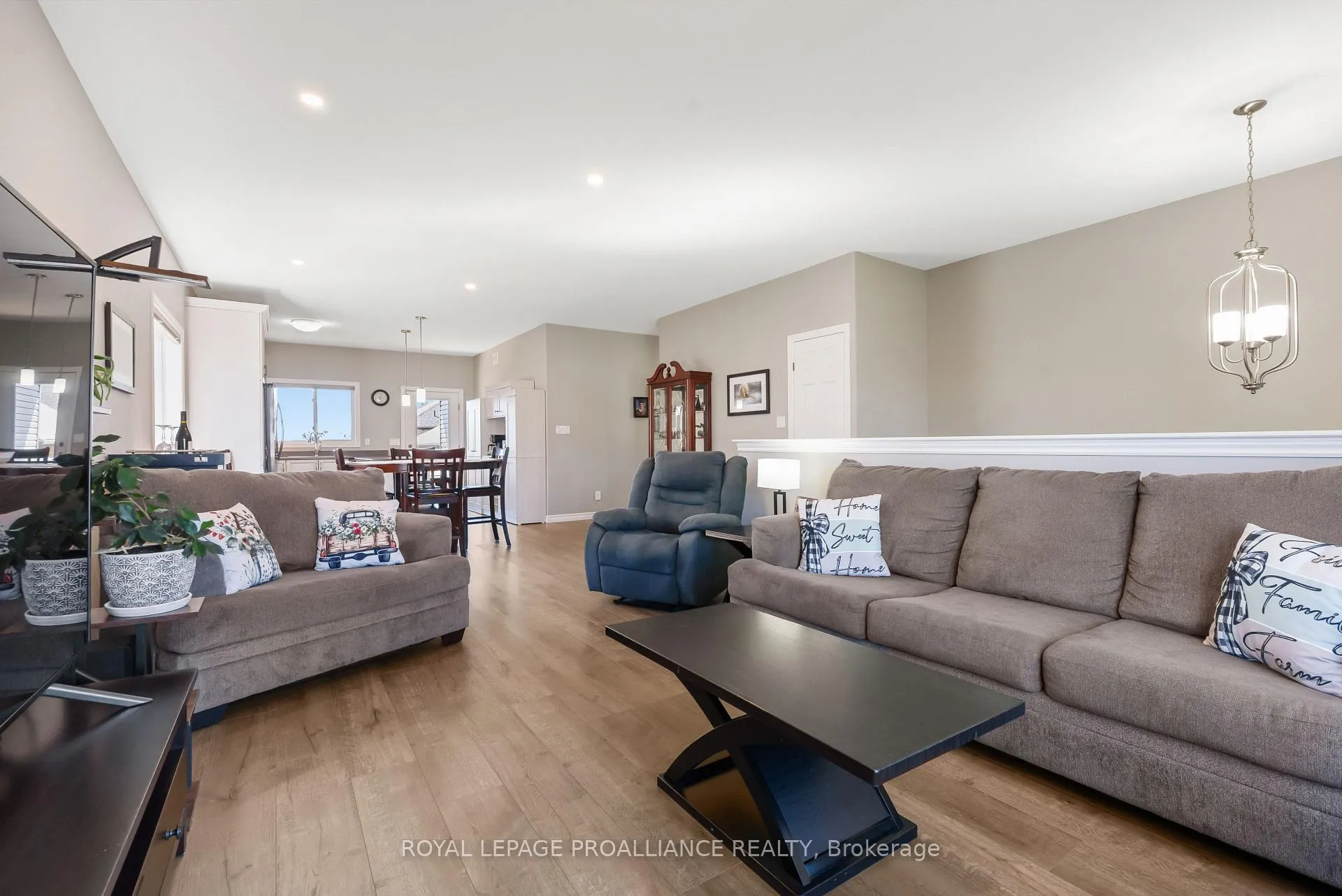 Photo 8 of 33 Redwood Drive, Belleville, Thurlow Ward — HOMEH
