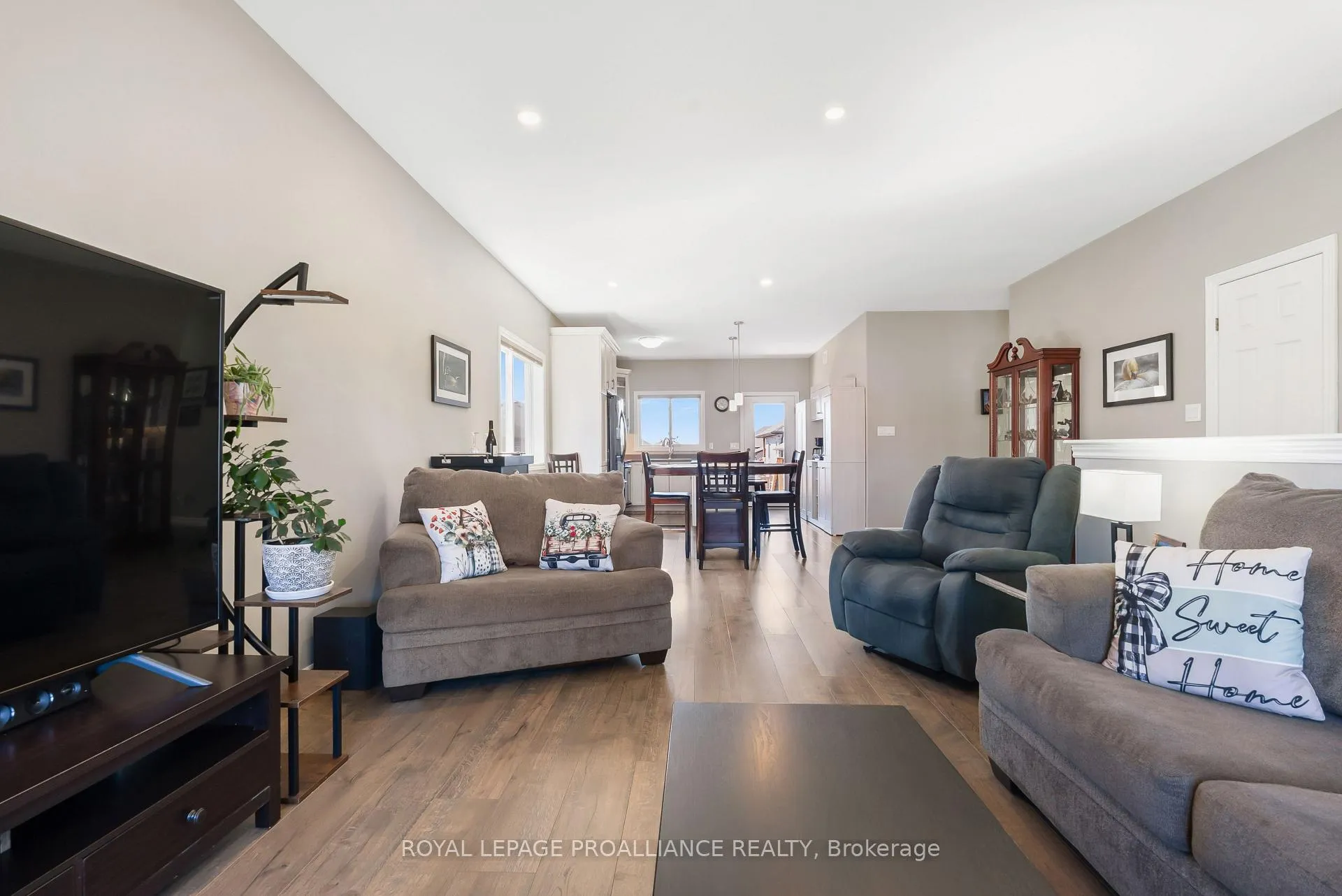 Photo 9 of 33 Redwood Drive, Belleville, Thurlow Ward — HOMEH
