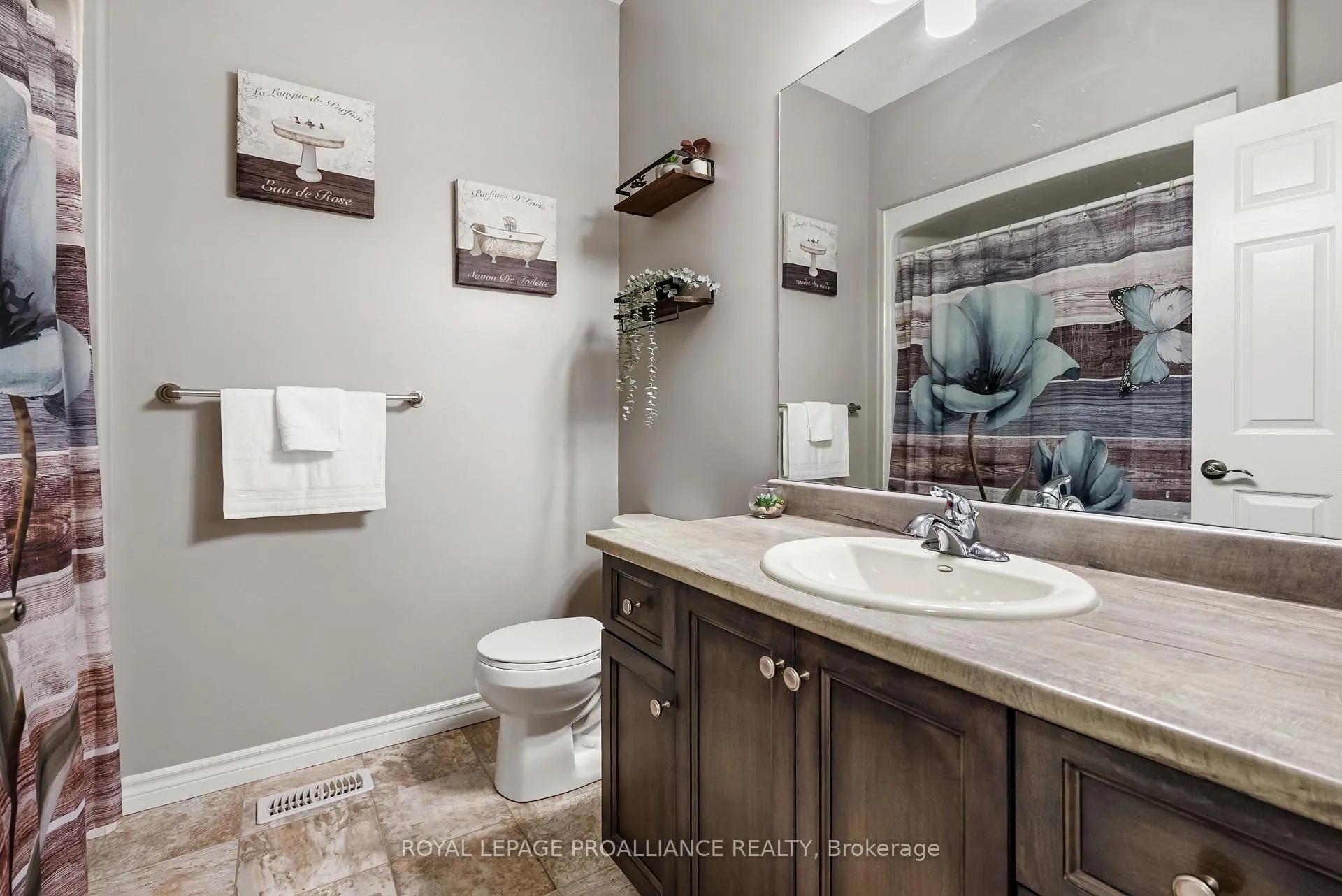 Photo 16 of 33 Redwood Drive, Belleville, Thurlow Ward — HOMEH