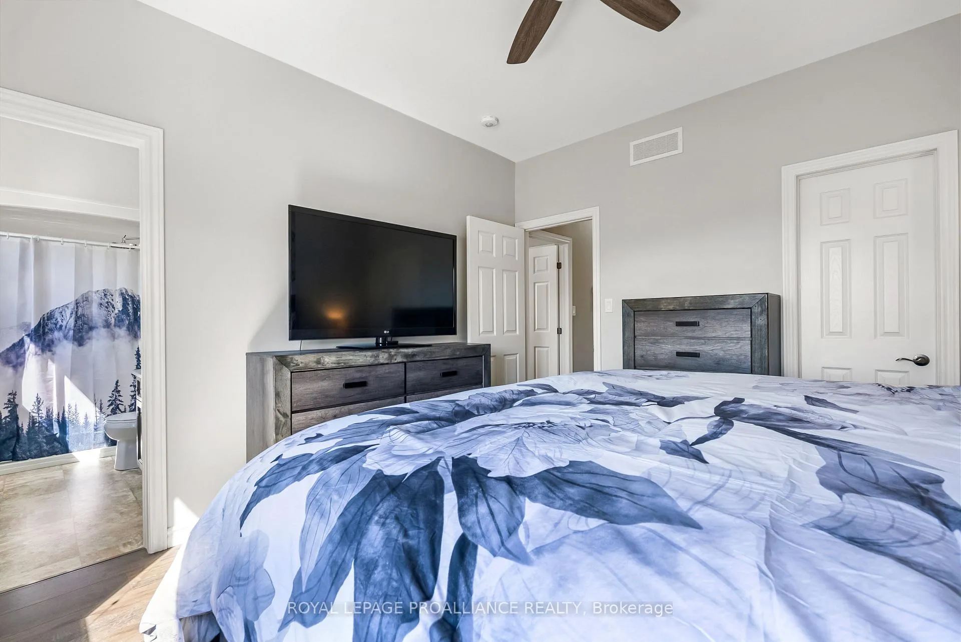 Photo 23 of 33 Redwood Drive, Belleville, Thurlow Ward — HOMEH