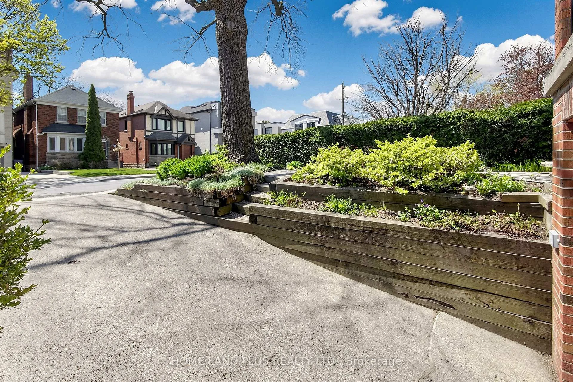 Photo 3 of 154 Brooke Avenue, Toronto, Bedford Park-Nortown — HOMEH