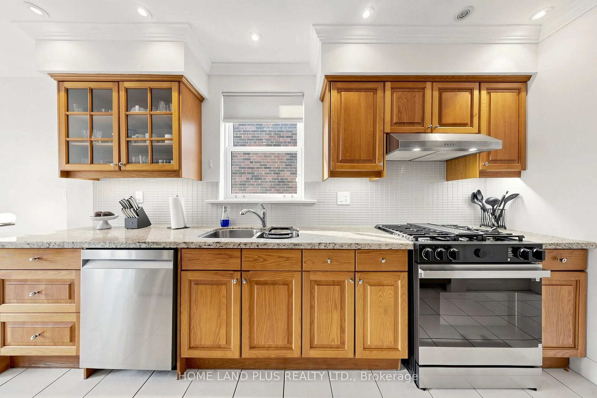 Photo 11 of 154 Brooke Avenue, Toronto, Bedford Park-Nortown — HOMEH