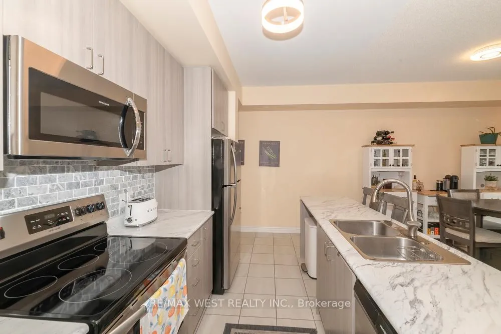 Photo 6 of Unit 60, 2663 Jackpine Crossing, Pickering, Duffin Heights — HOMEH