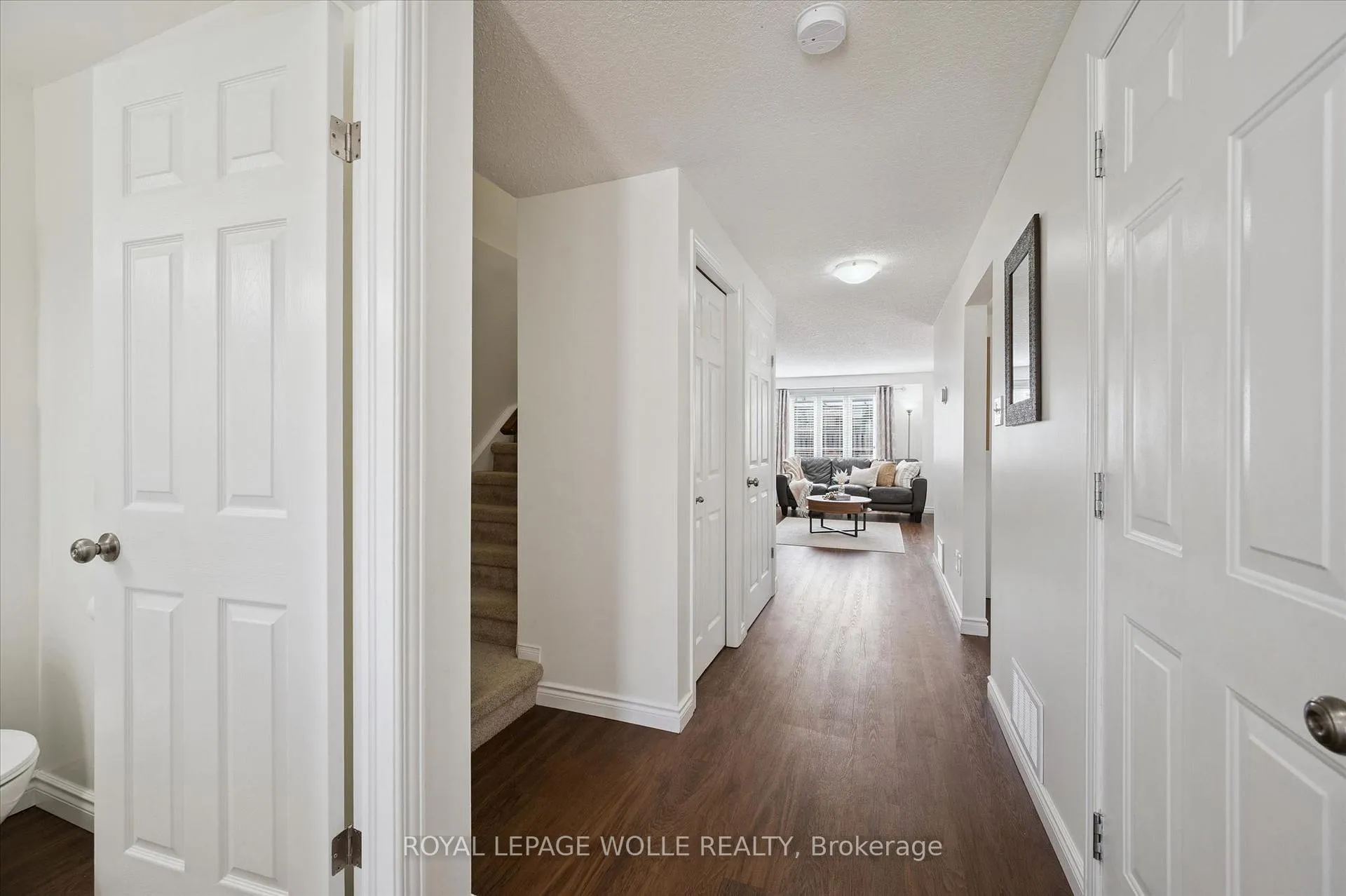 Photo 3 of 31 Tisdale Court, Kitchener — HOMEH