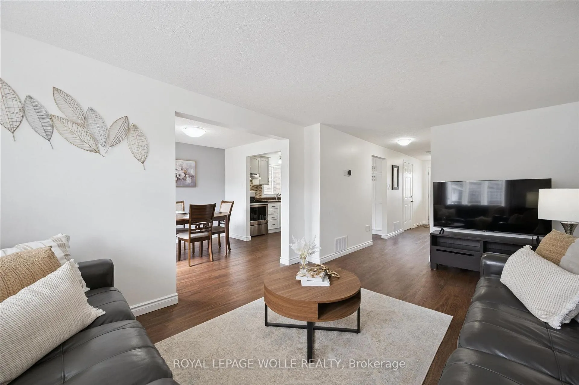Photo 6 of 31 Tisdale Court, Kitchener — HOMEH