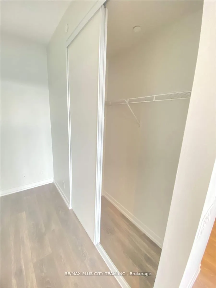 Photo 10 of Unit 3705, 5 Buttermill Avenue, Vaughan, Vaughan Corporate Centre — HOMEH