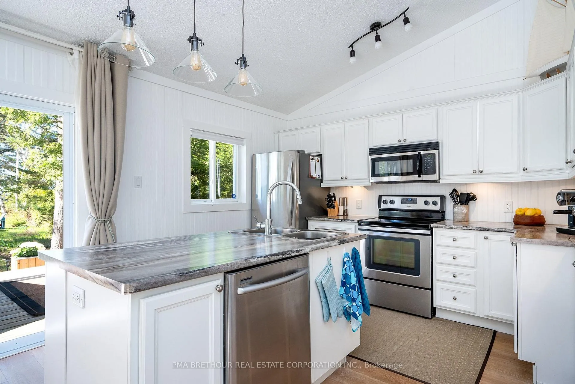 Photo 12 of 282 Coastline Drive, Wasaga Beach — HOMEH