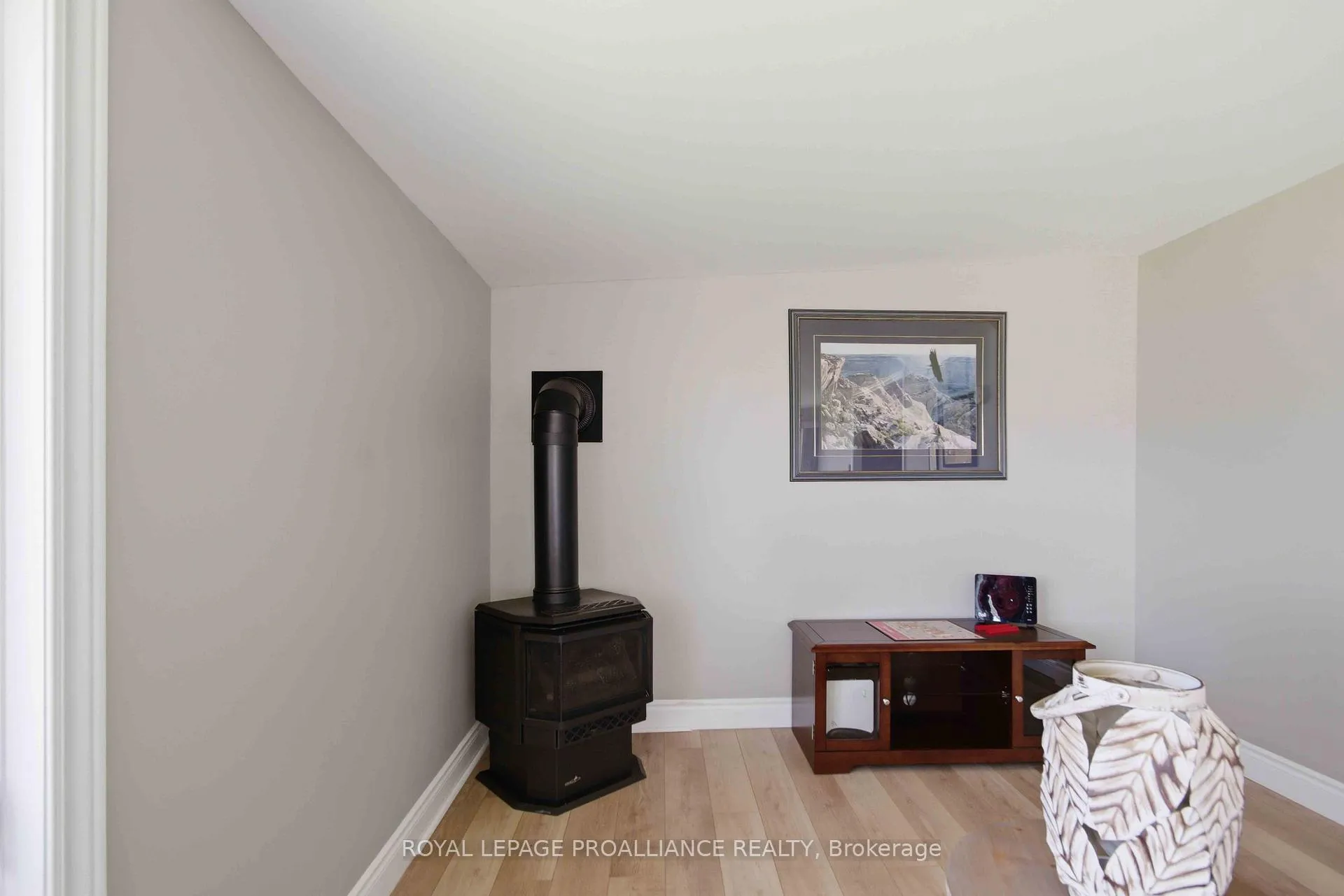 Photo 15 of 89 Prior Lane, Quinte West, Sidney Ward — HOMEH