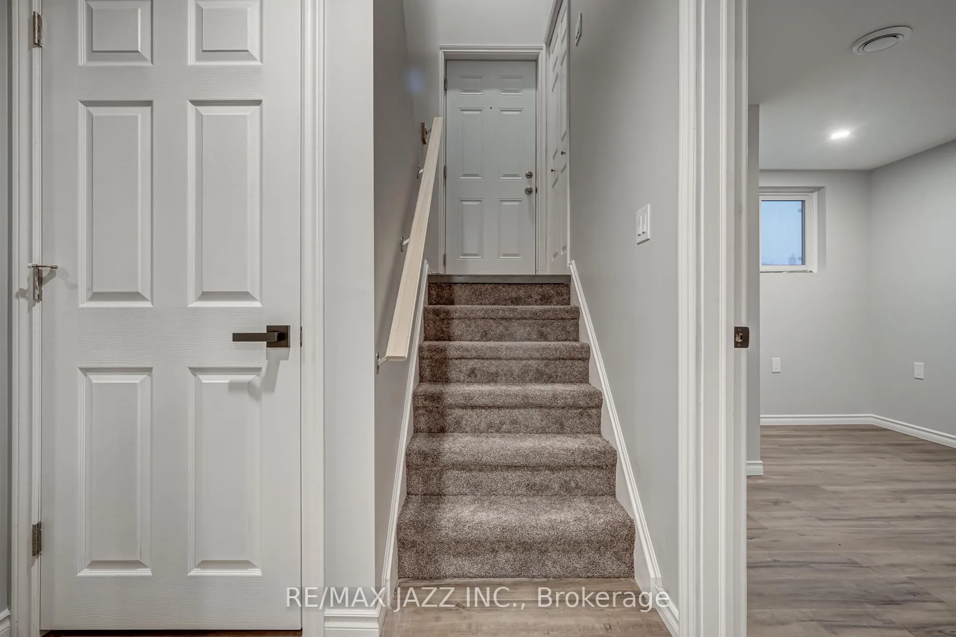 Photo 4 of Unit A, 1189 Cartier Boulevard, Peterborough, Northcrest Ward 5 — HOMEH