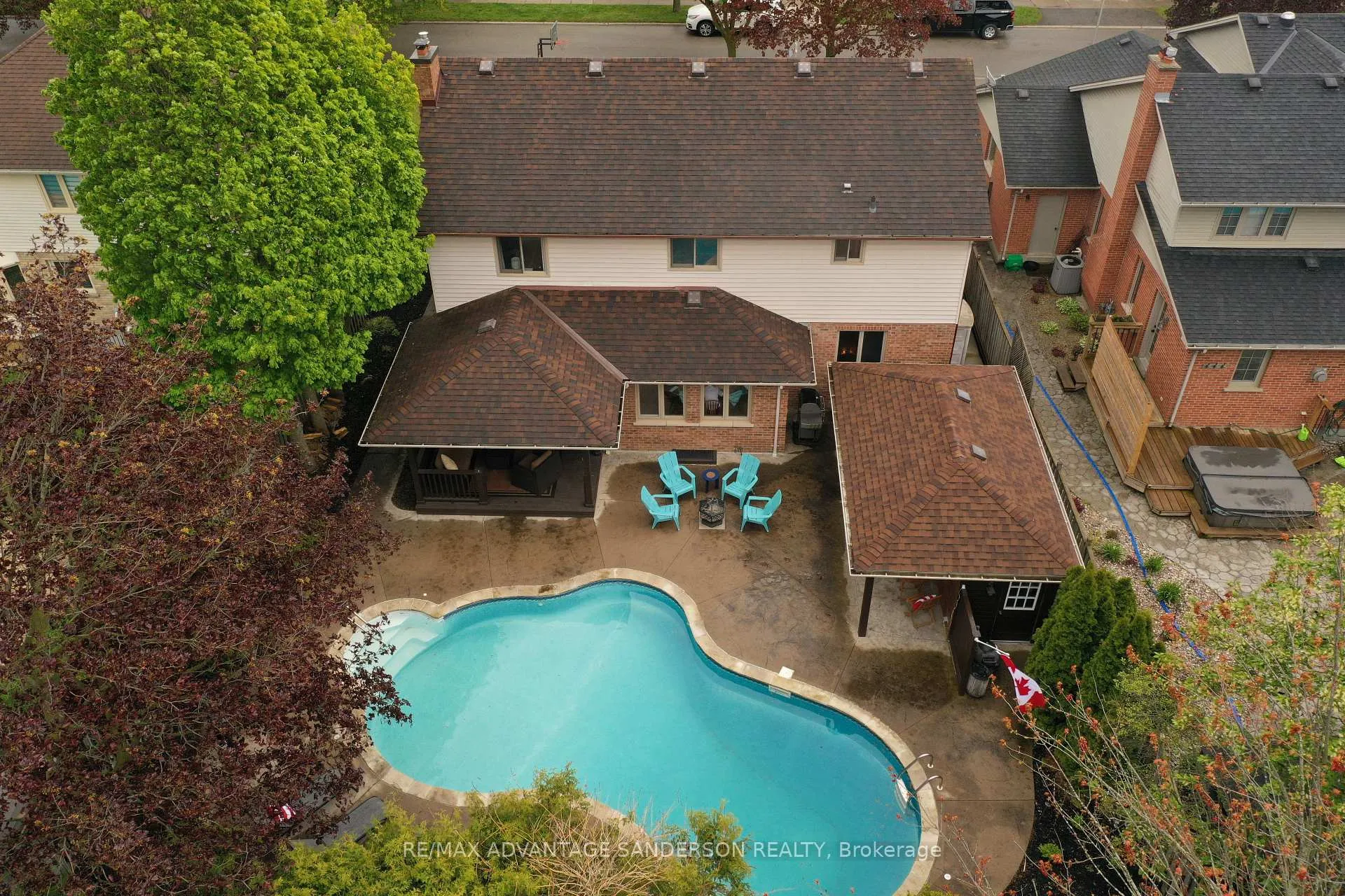 Photo 2 of 512 Jeffreybrook Drive, London, North B — HOMEH