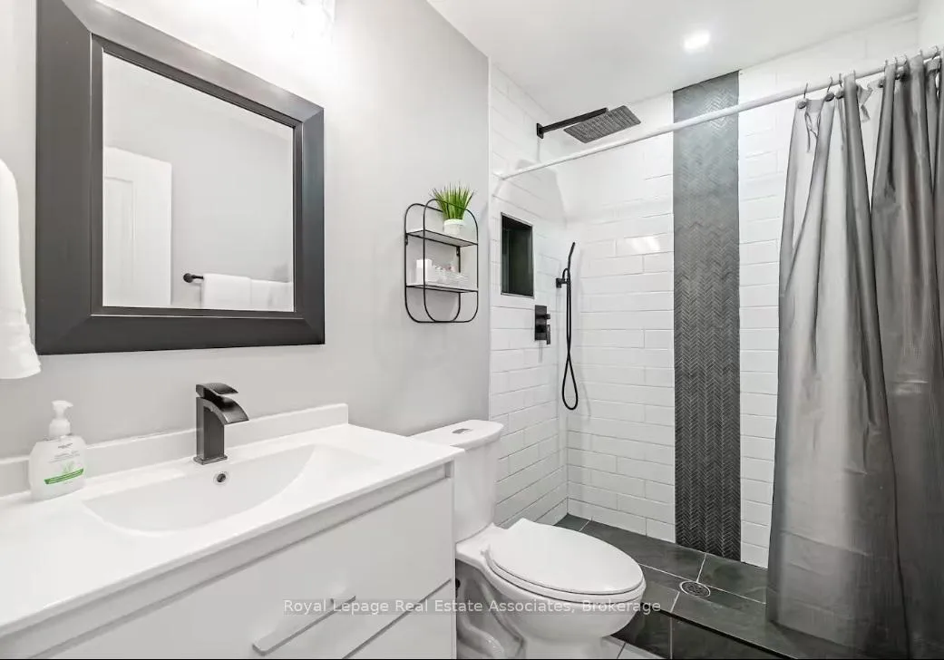 Photo 14 of Unit Unit A, 88 South Bend Road, Hamilton, Balfour — HOMEH