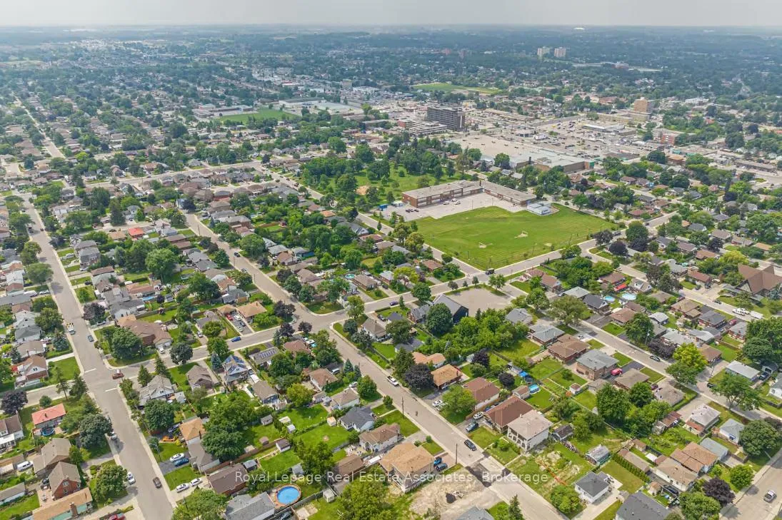 Photo 19 of Unit Unit A, 88 South Bend Road, Hamilton, Balfour — HOMEH
