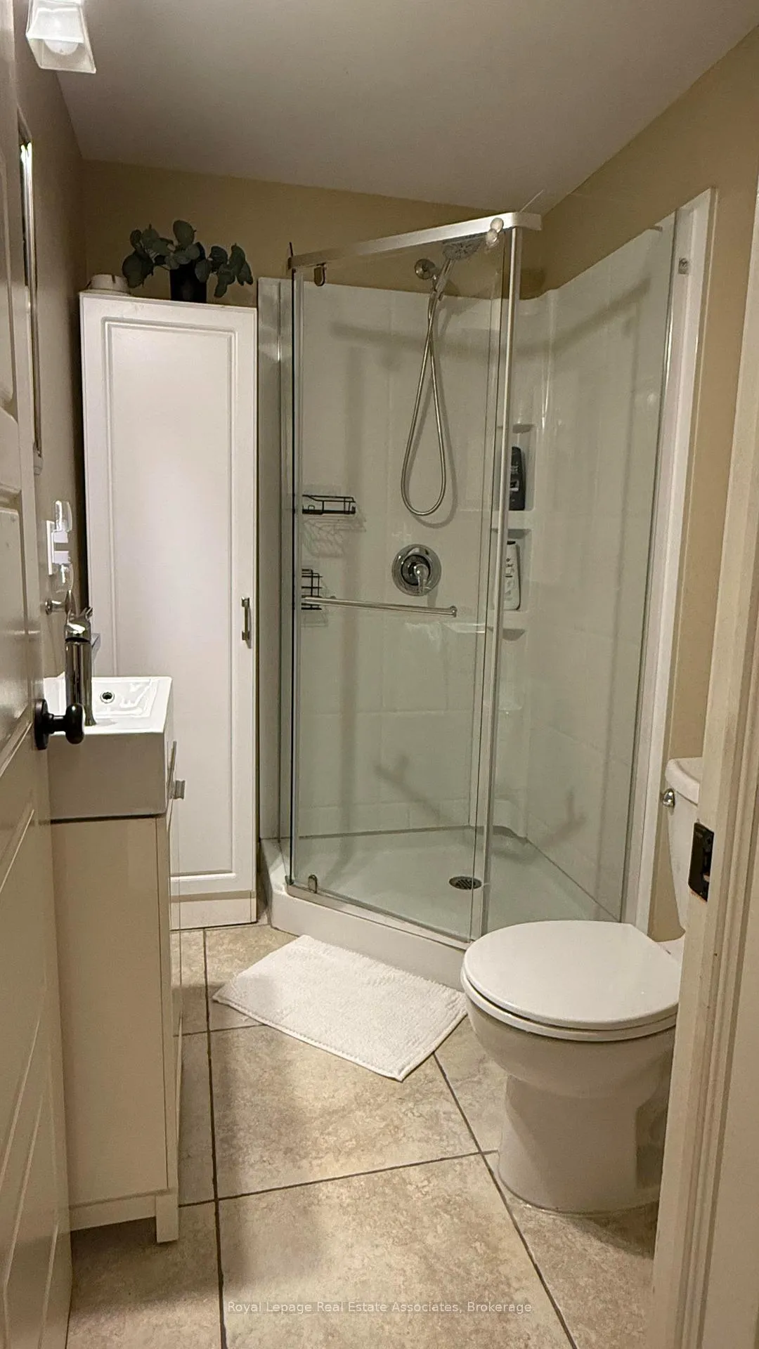 Photo 19 of Unit B, 600 Brant Street, Burlington, Brant — HOMEH