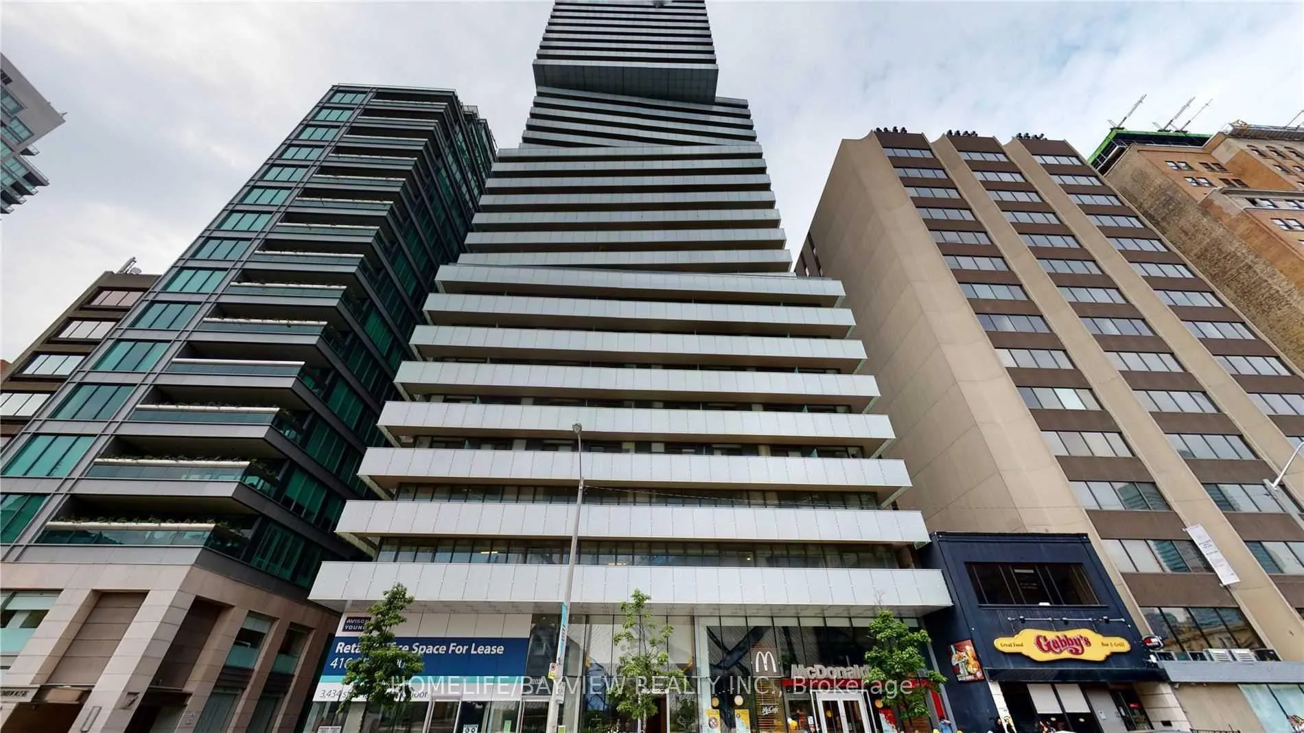 Front of Unit 2206, 200 Bloor Street W