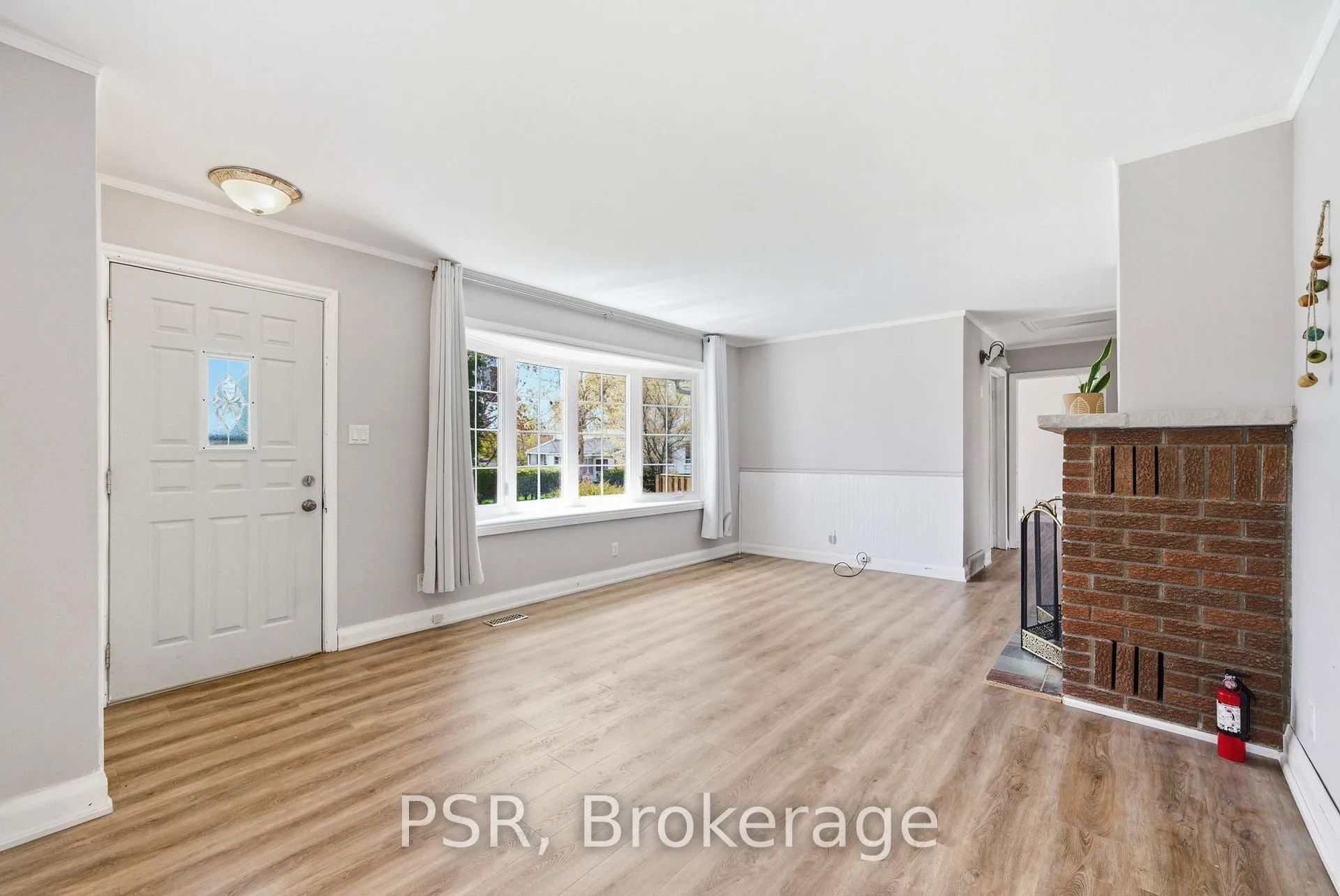 Photo 2 of 42 Jane Street, Clarington, Bowmanville — HOMEH