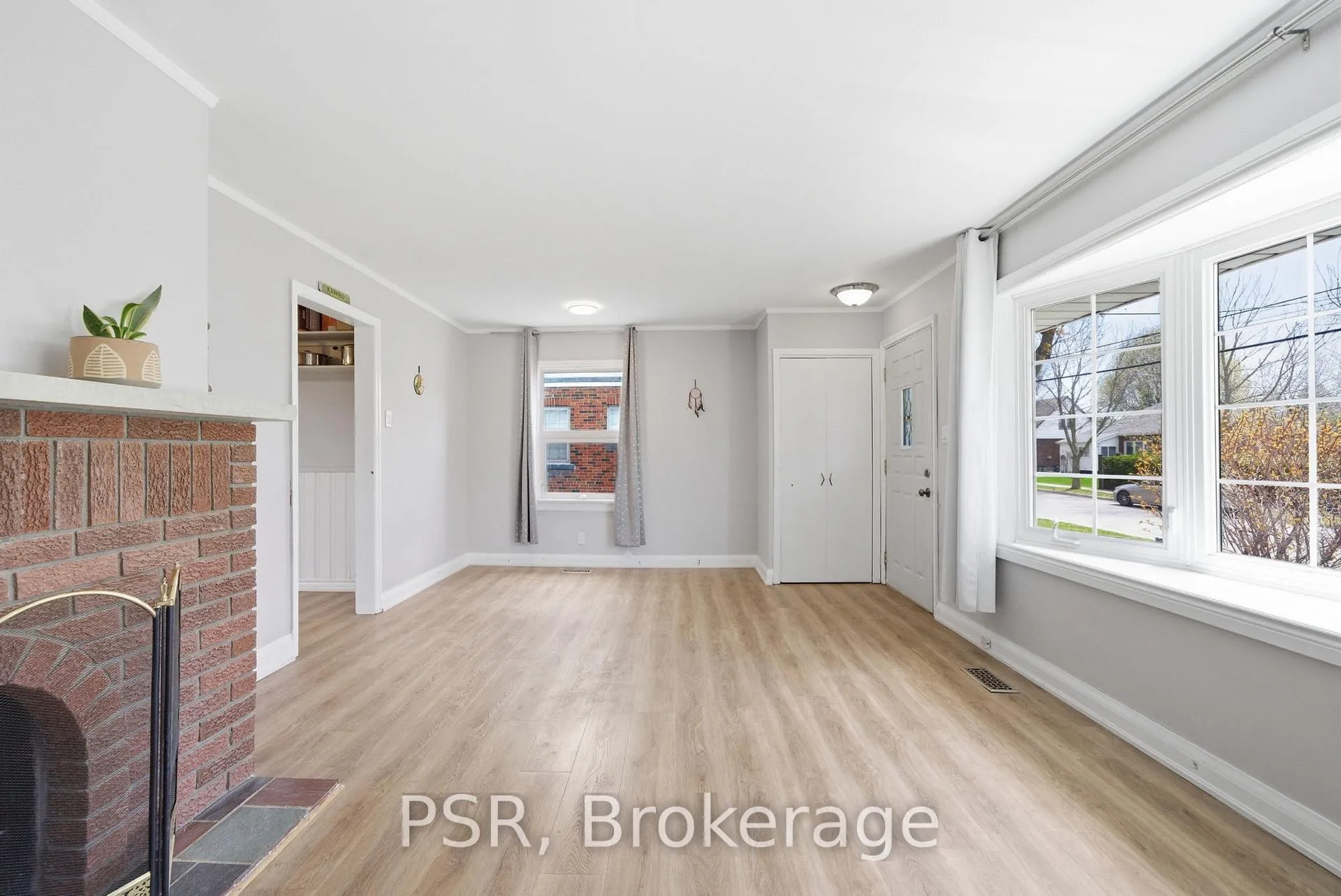 Photo 4 of 42 Jane Street, Clarington, Bowmanville — HOMEH