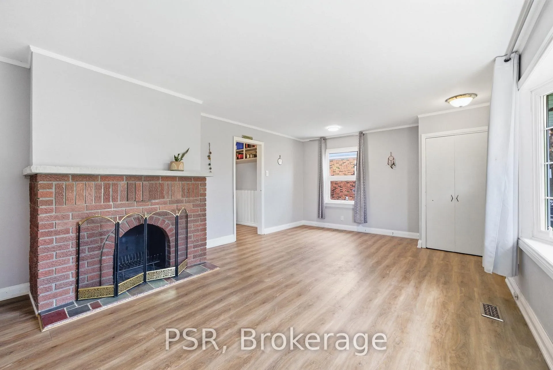 Photo 6 of 42 Jane Street, Clarington, Bowmanville — HOMEH