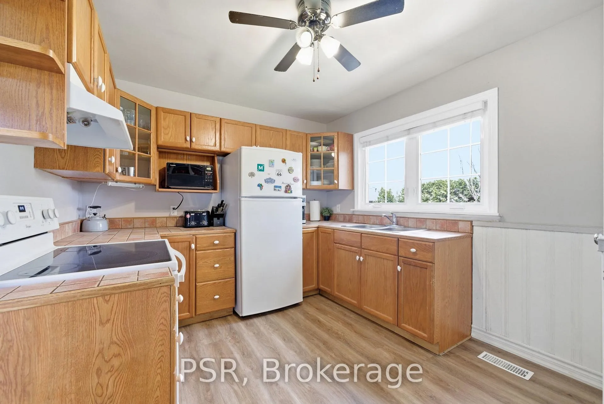 Photo 9 of 42 Jane Street, Clarington, Bowmanville — HOMEH