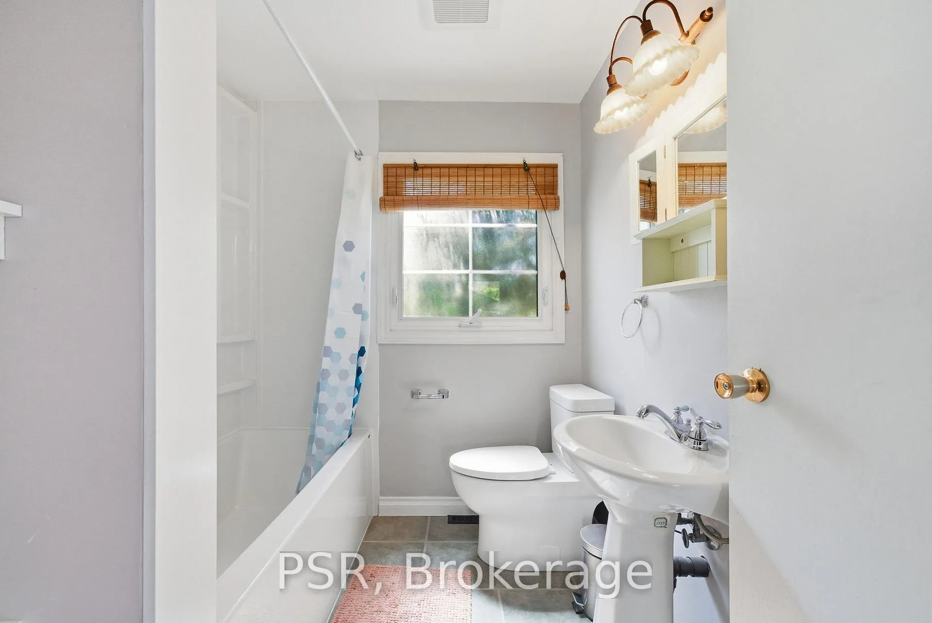 Photo 18 of 42 Jane Street, Clarington, Bowmanville — HOMEH