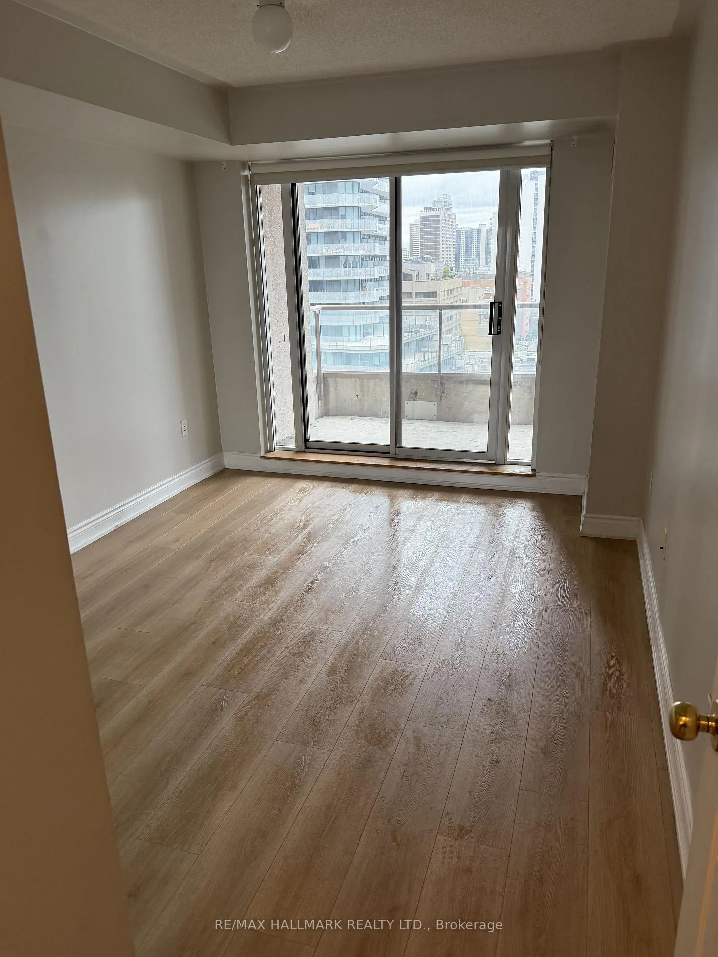 Photo 5 of Unit 1608, 909 Bay Street, Toronto, Bay Street Corridor — HOMEH