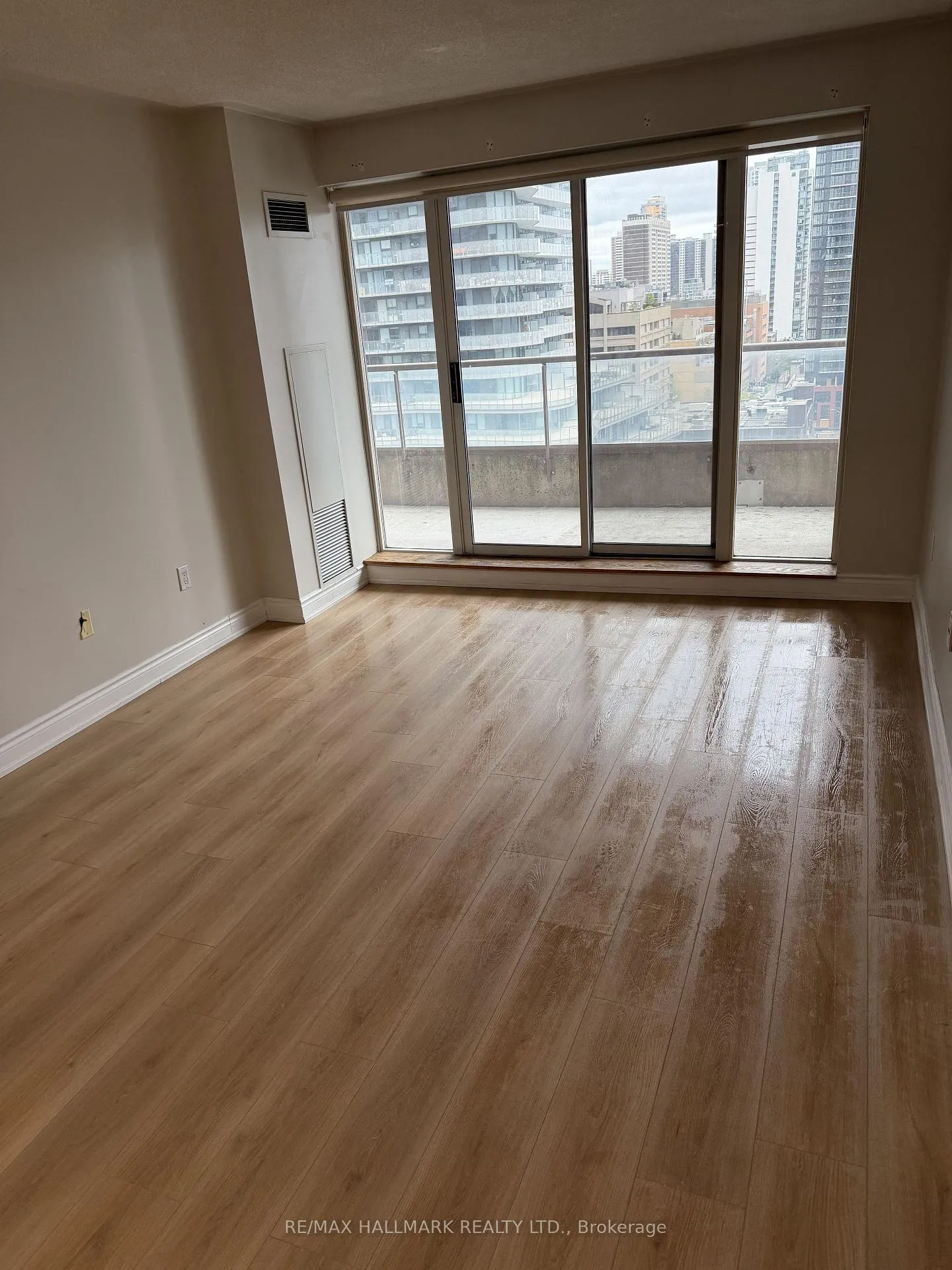 Photo 7 of Unit 1608, 909 Bay Street, Toronto, Bay Street Corridor — HOMEH