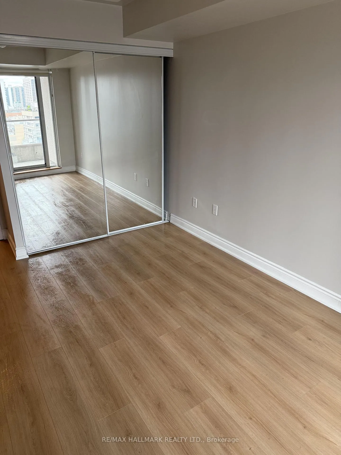 Photo 9 of Unit 1608, 909 Bay Street, Toronto, Bay Street Corridor — HOMEH