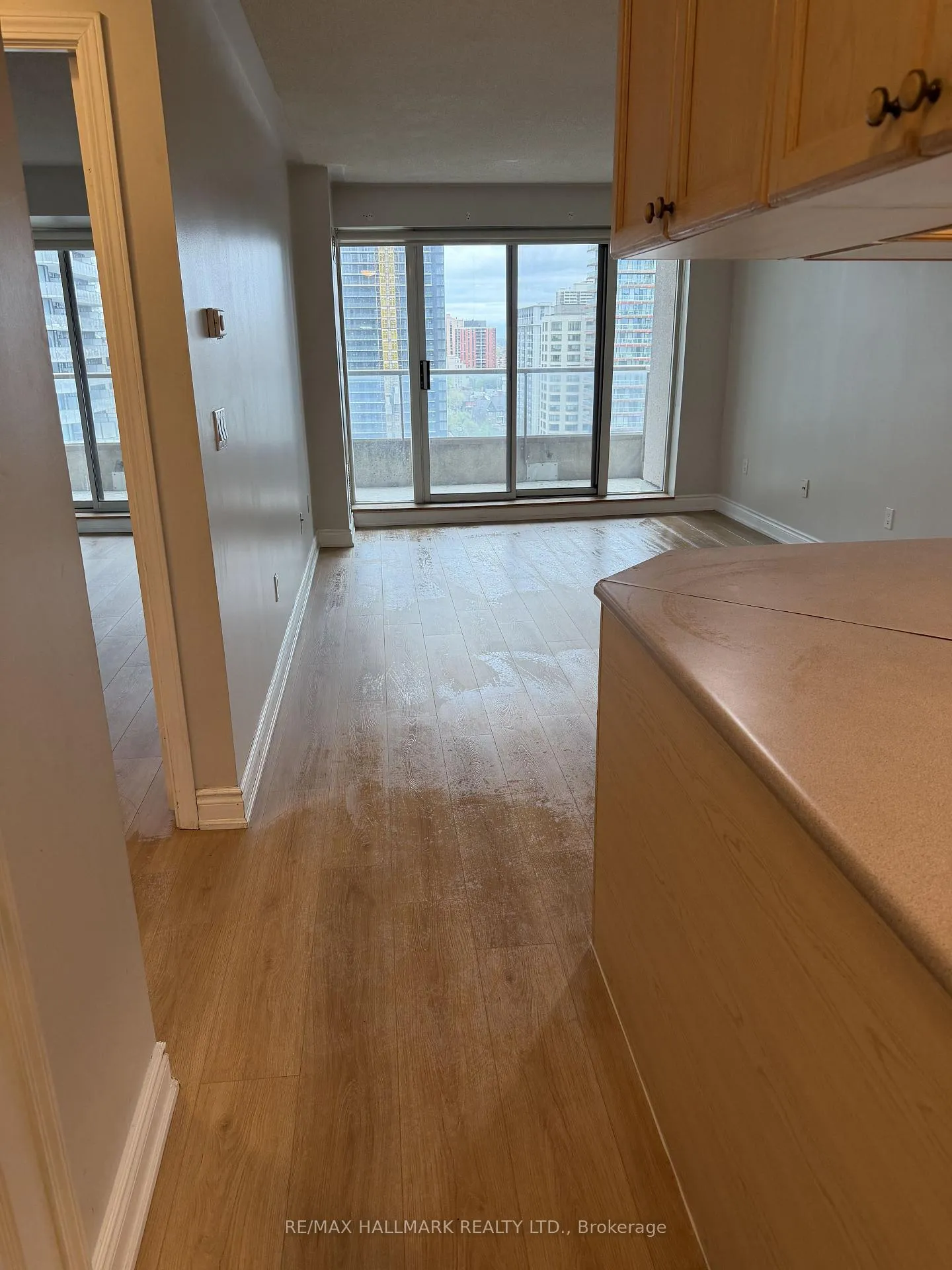 Photo 10 of Unit 1608, 909 Bay Street, Toronto, Bay Street Corridor — HOMEH