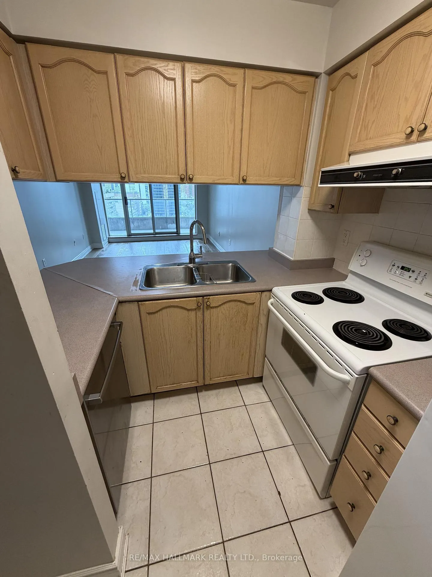 Photo 11 of Unit 1608, 909 Bay Street, Toronto, Bay Street Corridor — HOMEH
