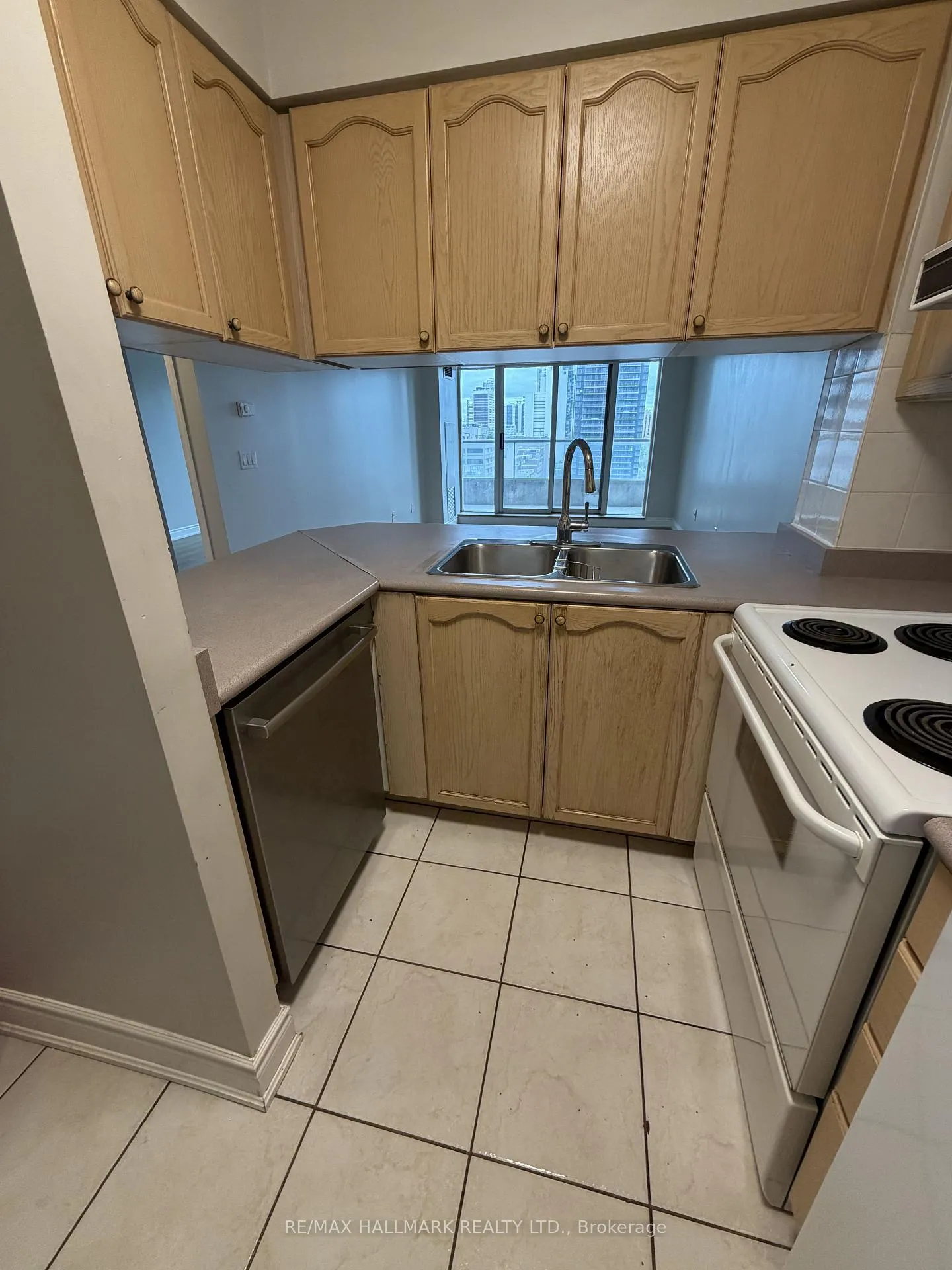 Photo 12 of Unit 1608, 909 Bay Street, Toronto, Bay Street Corridor — HOMEH