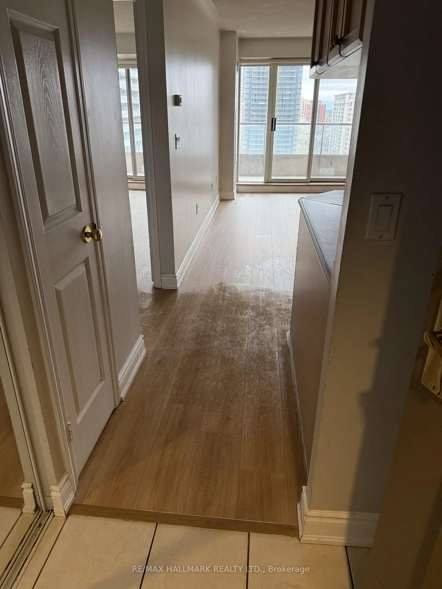 Photo 13 of Unit 1608, 909 Bay Street, Toronto, Bay Street Corridor — HOMEH