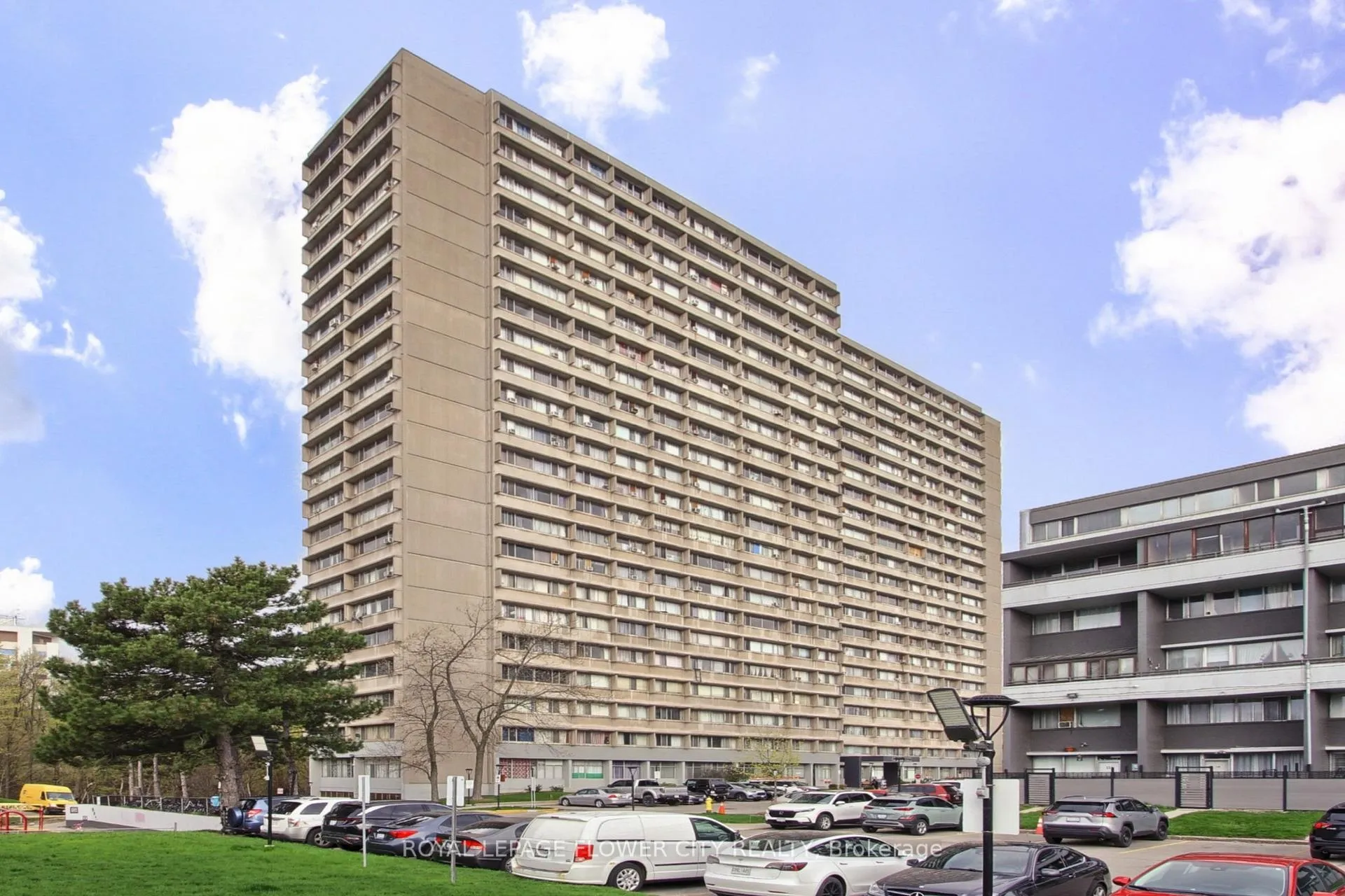 Photo 1 of Unit 909, 10 Sunny Glen Way, Toronto, Flemingdon Park — HOMEH