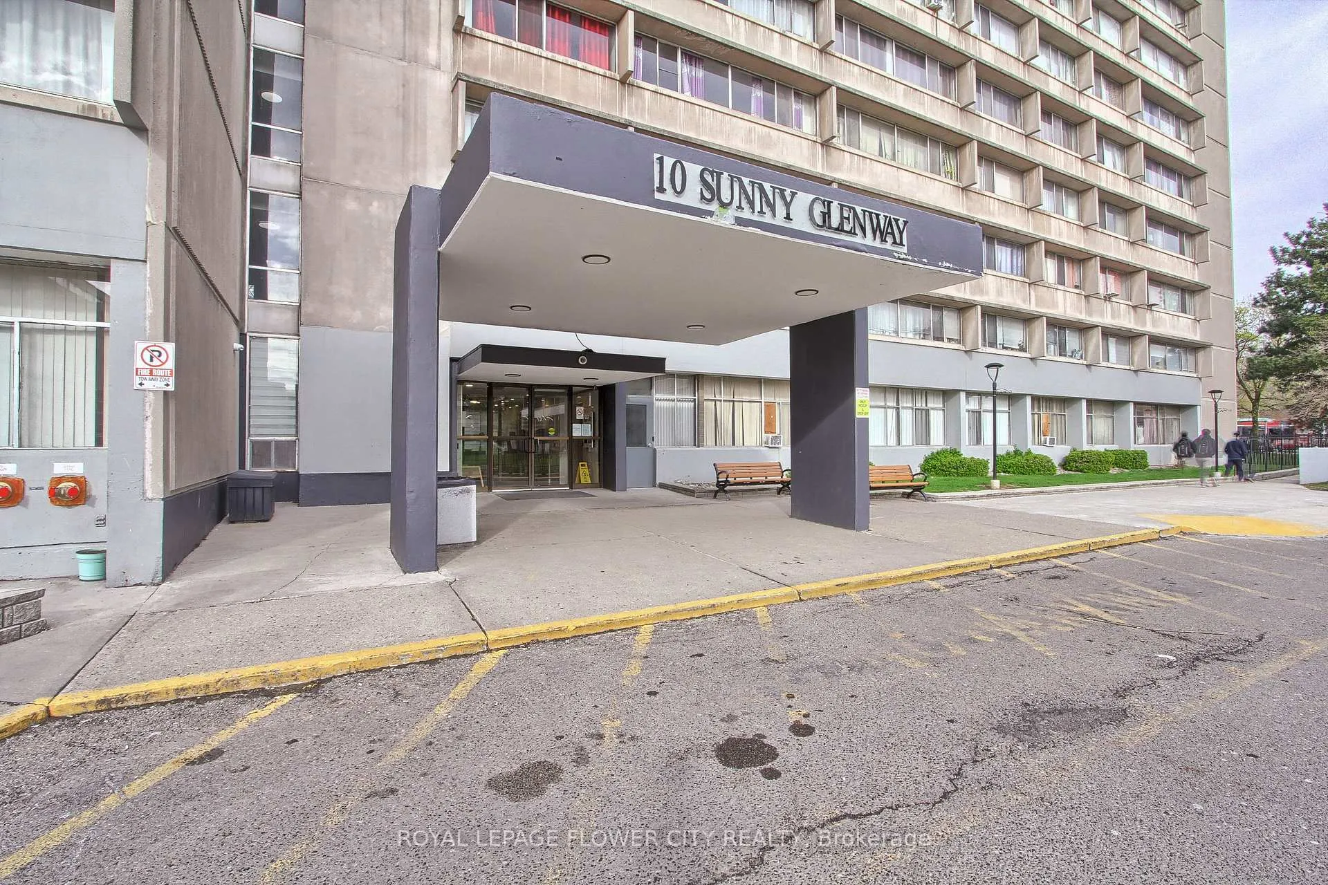 Photo 4 of Unit 909, 10 Sunny Glen Way, Toronto, Flemingdon Park — HOMEH