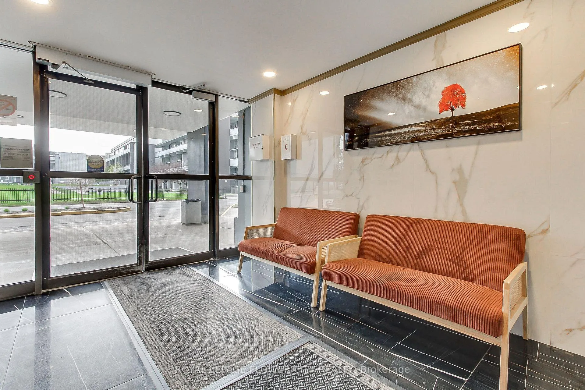 Photo 5 of Unit 909, 10 Sunny Glen Way, Toronto, Flemingdon Park — HOMEH