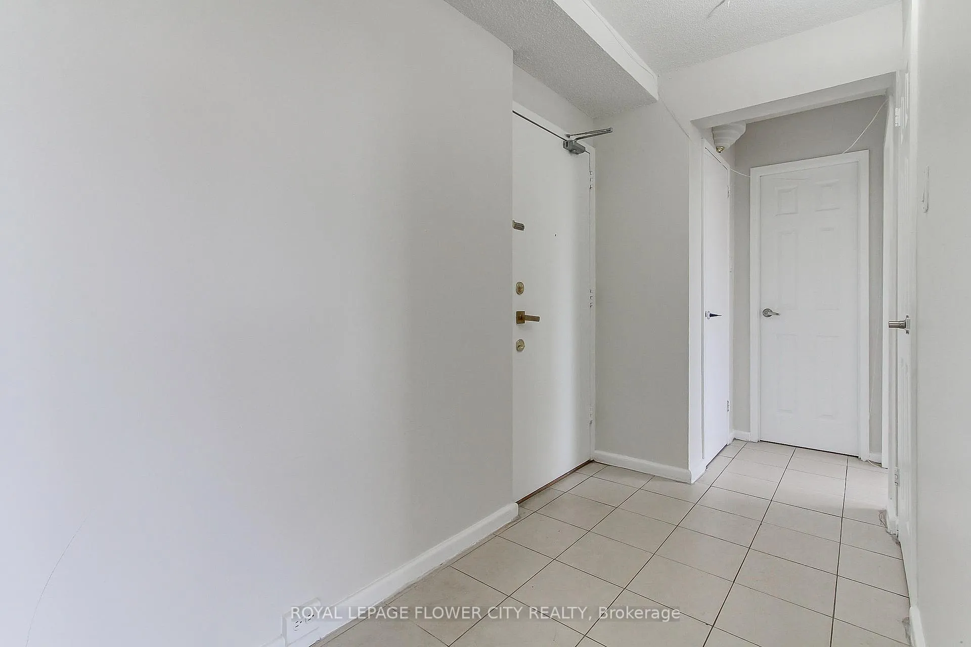 Photo 9 of Unit 909, 10 Sunny Glen Way, Toronto, Flemingdon Park — HOMEH
