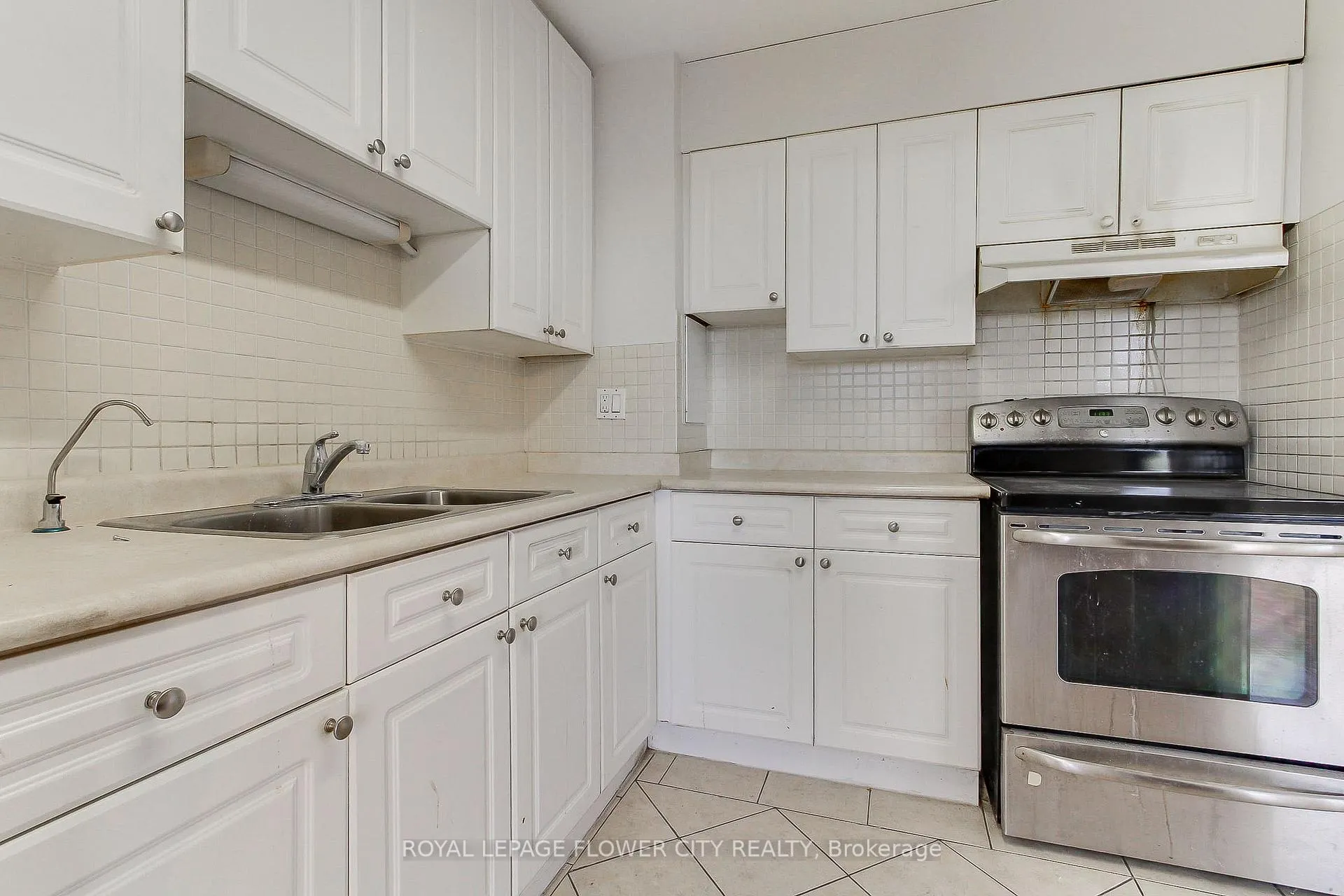 Photo 13 of Unit 909, 10 Sunny Glen Way, Toronto, Flemingdon Park — HOMEH