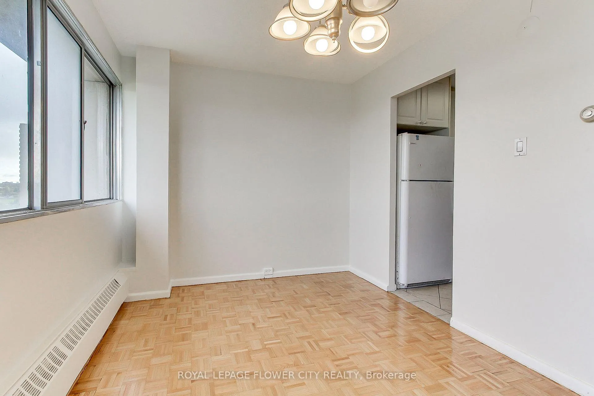Photo 17 of Unit 909, 10 Sunny Glen Way, Toronto, Flemingdon Park — HOMEH