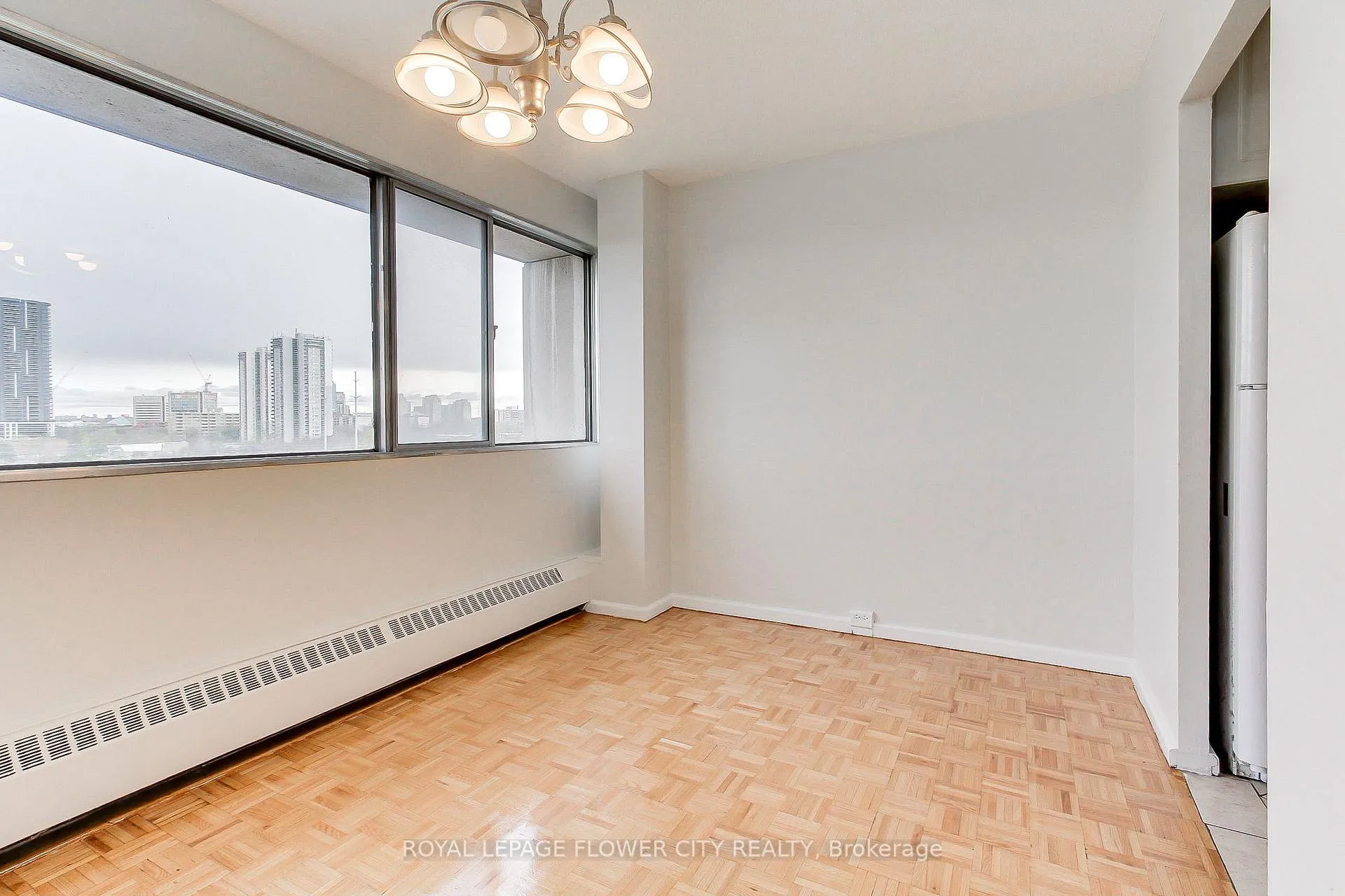 Photo 18 of Unit 909, 10 Sunny Glen Way, Toronto, Flemingdon Park — HOMEH
