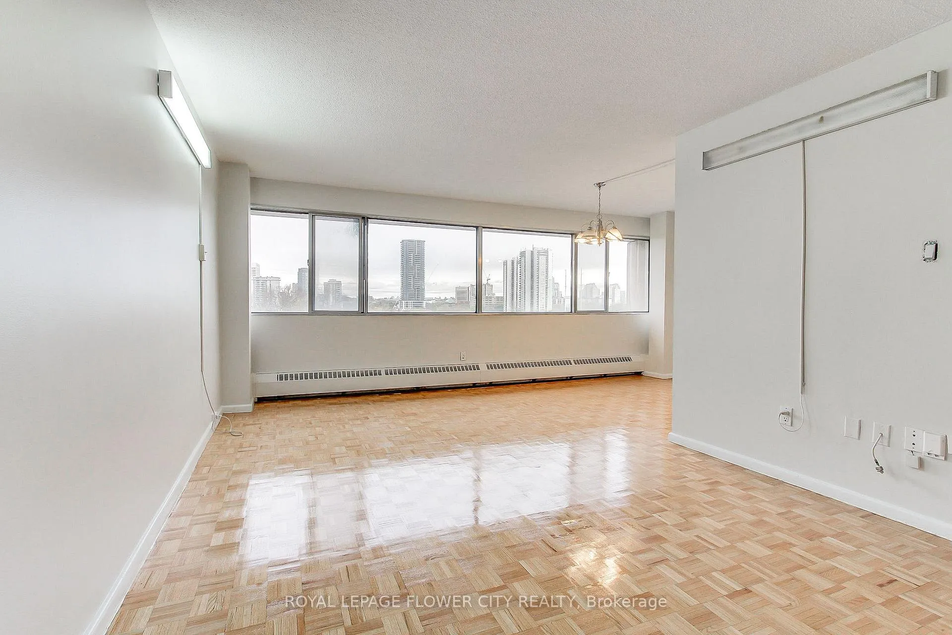 Photo 23 of Unit 909, 10 Sunny Glen Way, Toronto, Flemingdon Park — HOMEH