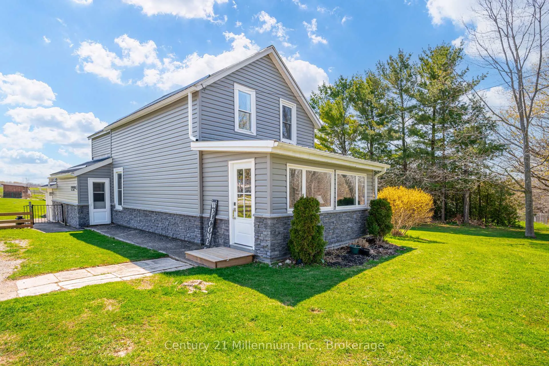 Front of 441090 Elm Street