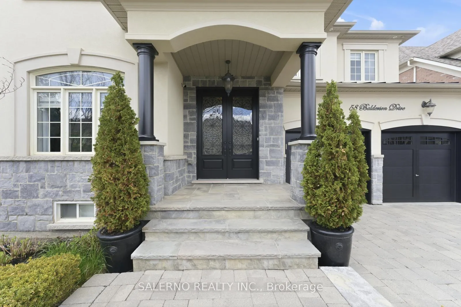 Photo 4 of 58 Balderson Drive, Vaughan, Kleinburg — HOMEH