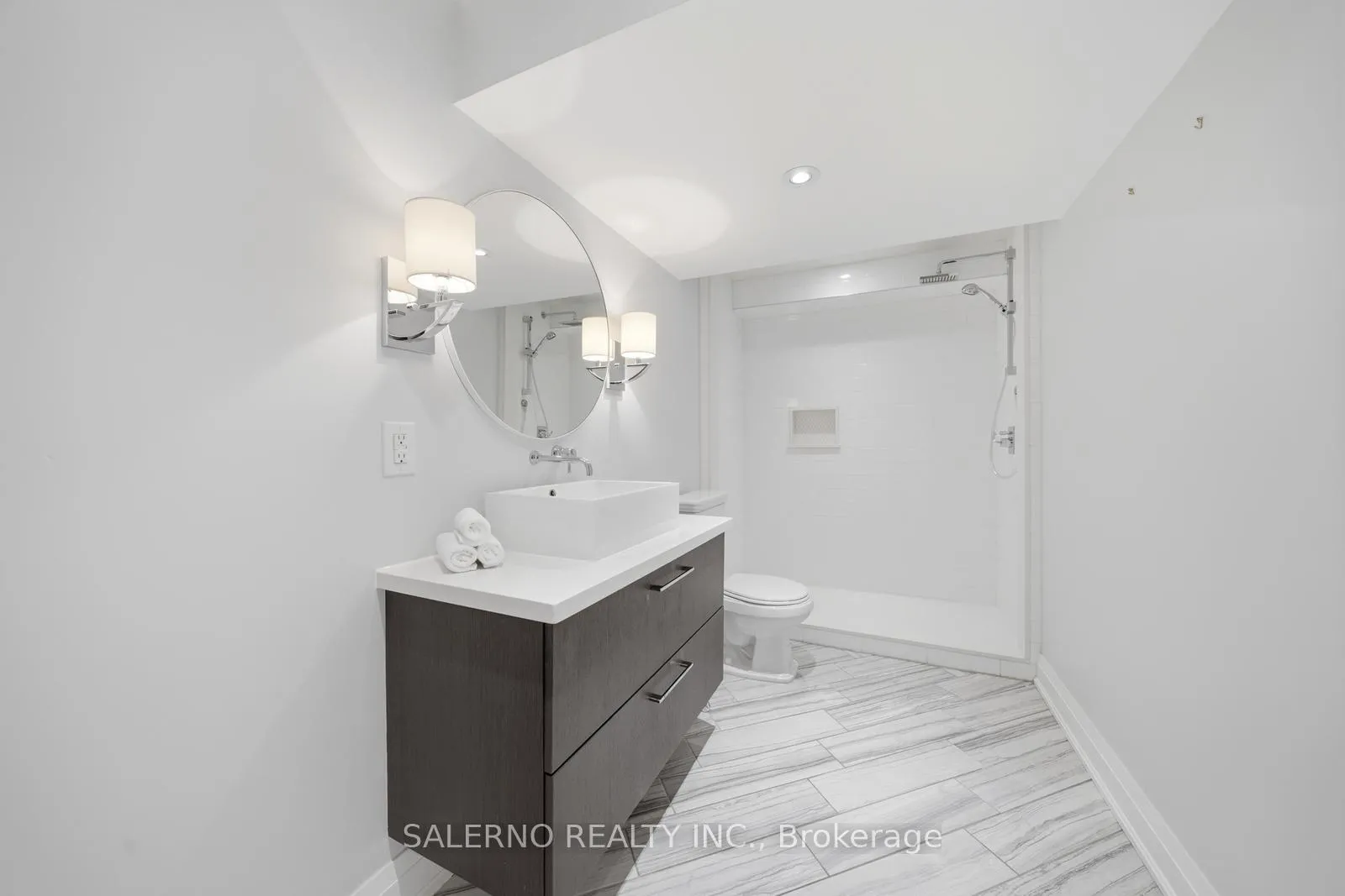 Photo 38 of 58 Balderson Drive, Vaughan, Kleinburg — HOMEH