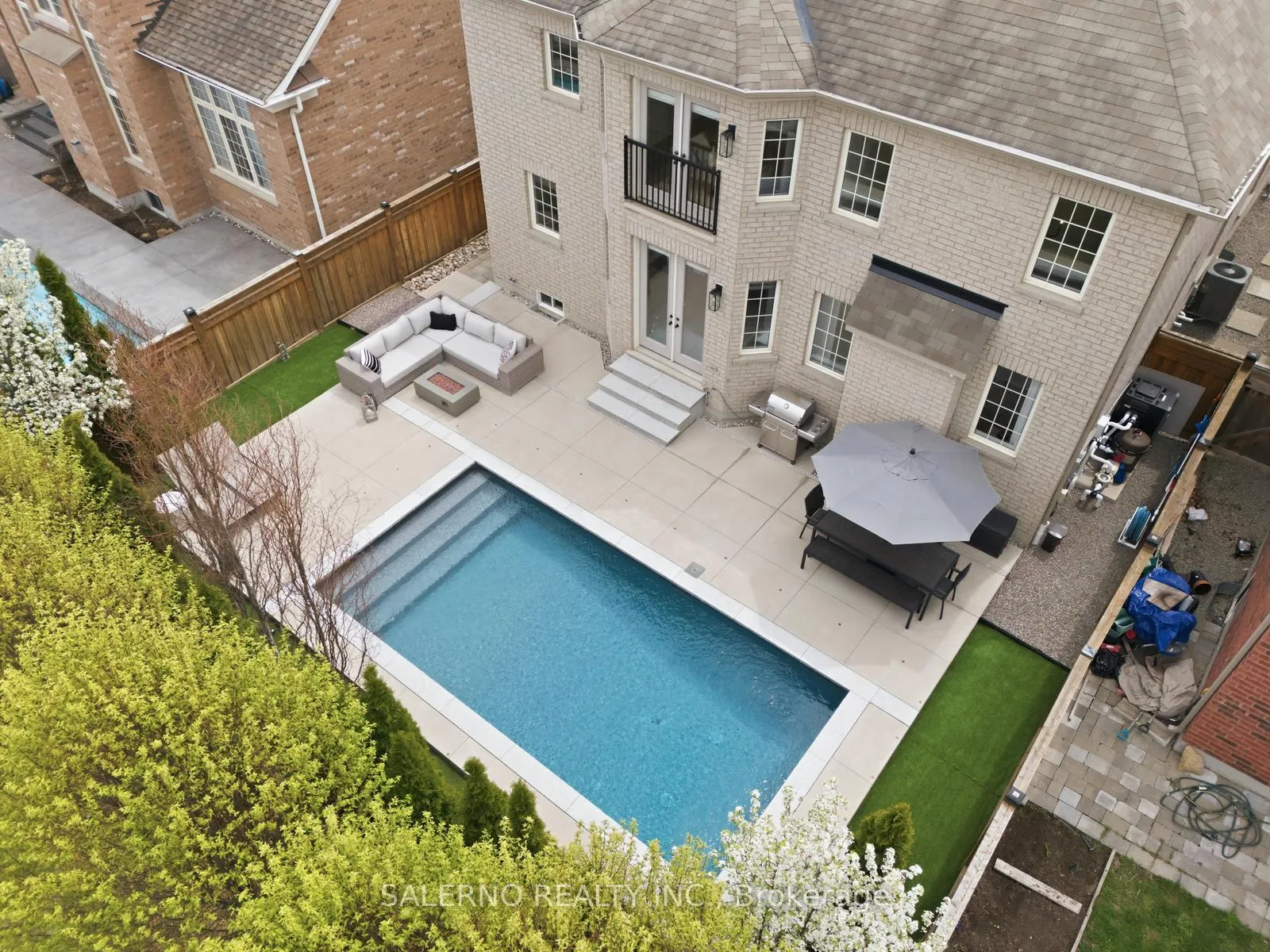 Photo 45 of 58 Balderson Drive, Vaughan, Kleinburg — HOMEH