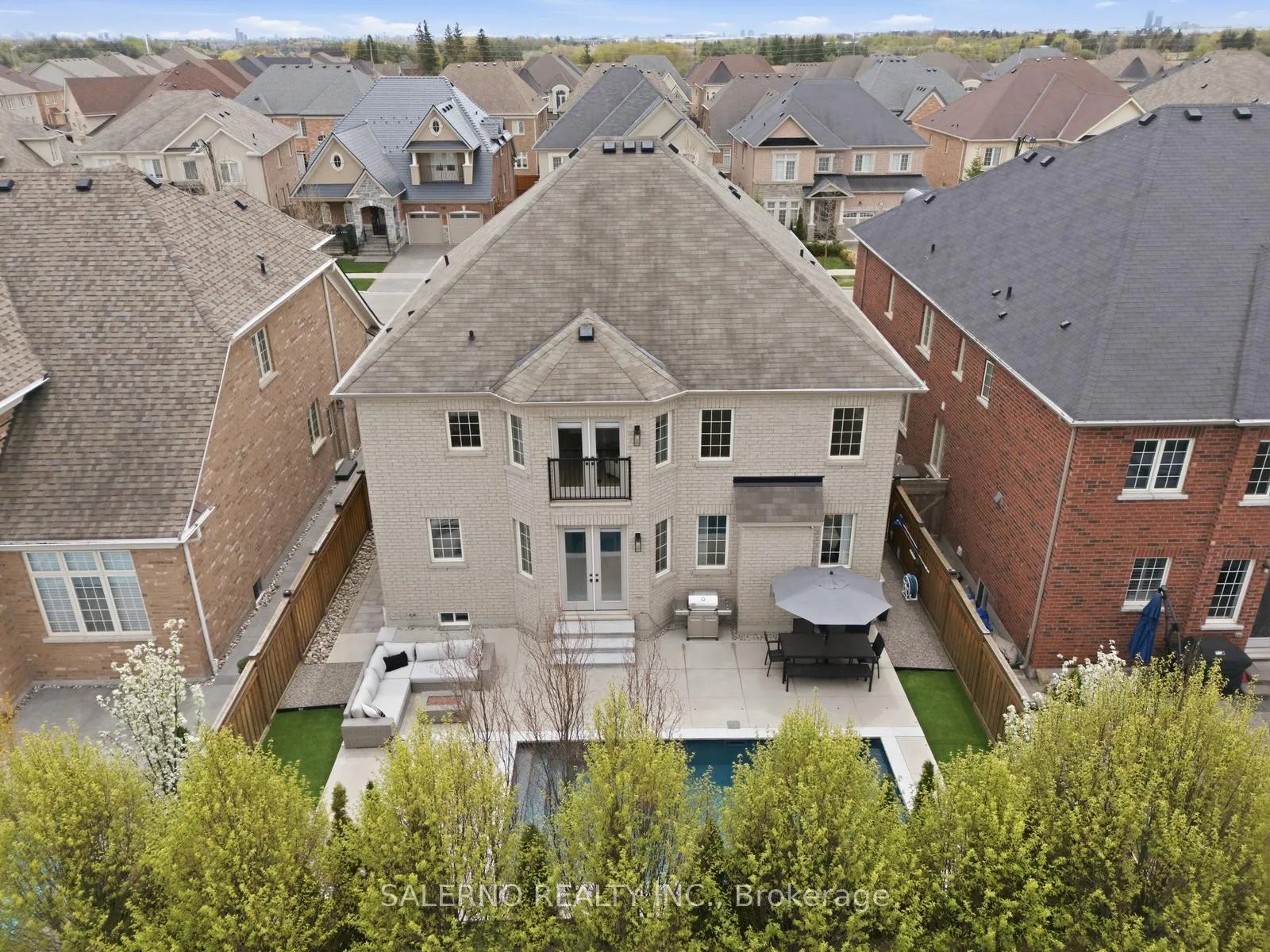 Photo 47 of 58 Balderson Drive, Vaughan, Kleinburg — HOMEH